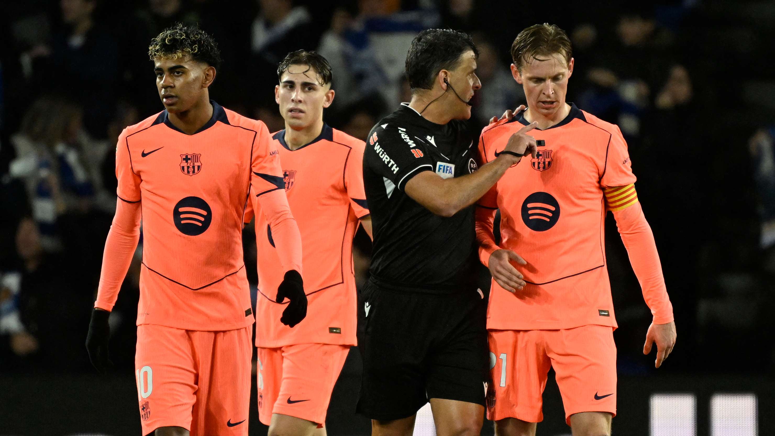 ‘Insane!' - De Jong vents fury at referee after Barca lose  