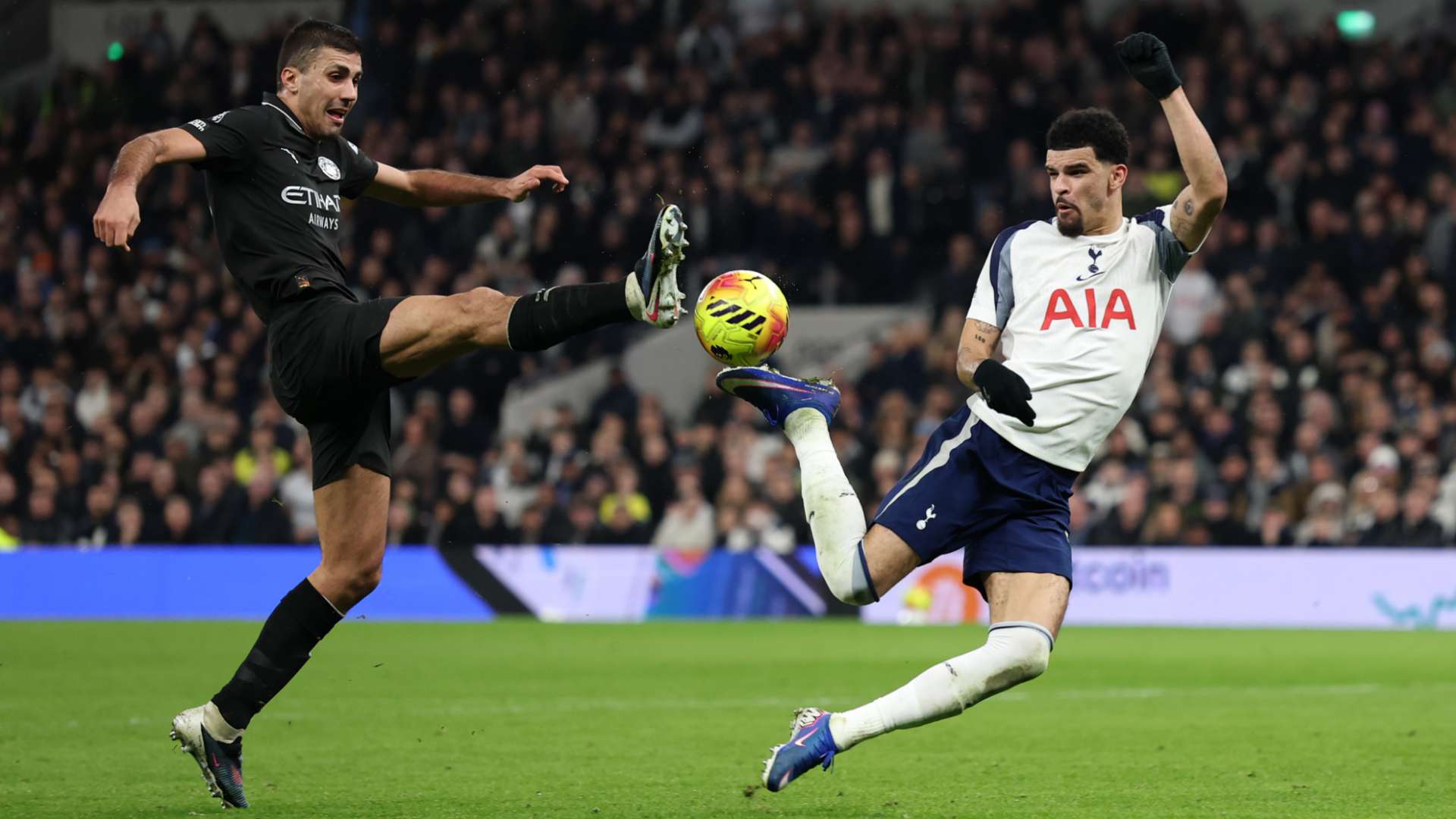 🎥 | Solanke scores OUTRAGEOUS scorpion kick for Spurs  