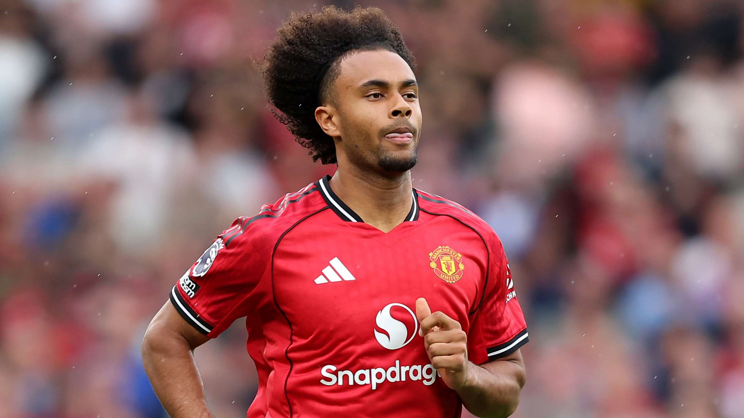 Zirkzee told to reverse 'mistake' and leave 'bad Man Utd energy' behind  