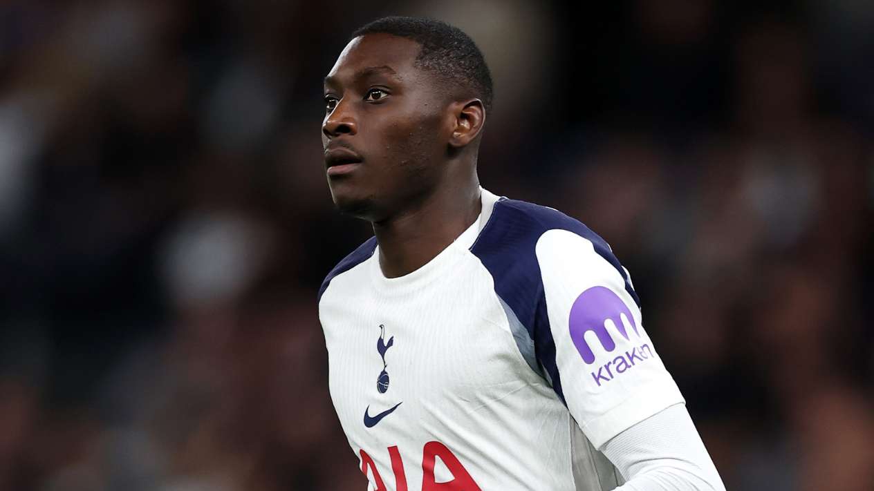 Kolo Muani says 'yes' to transfer despite Spurs relegation battle  