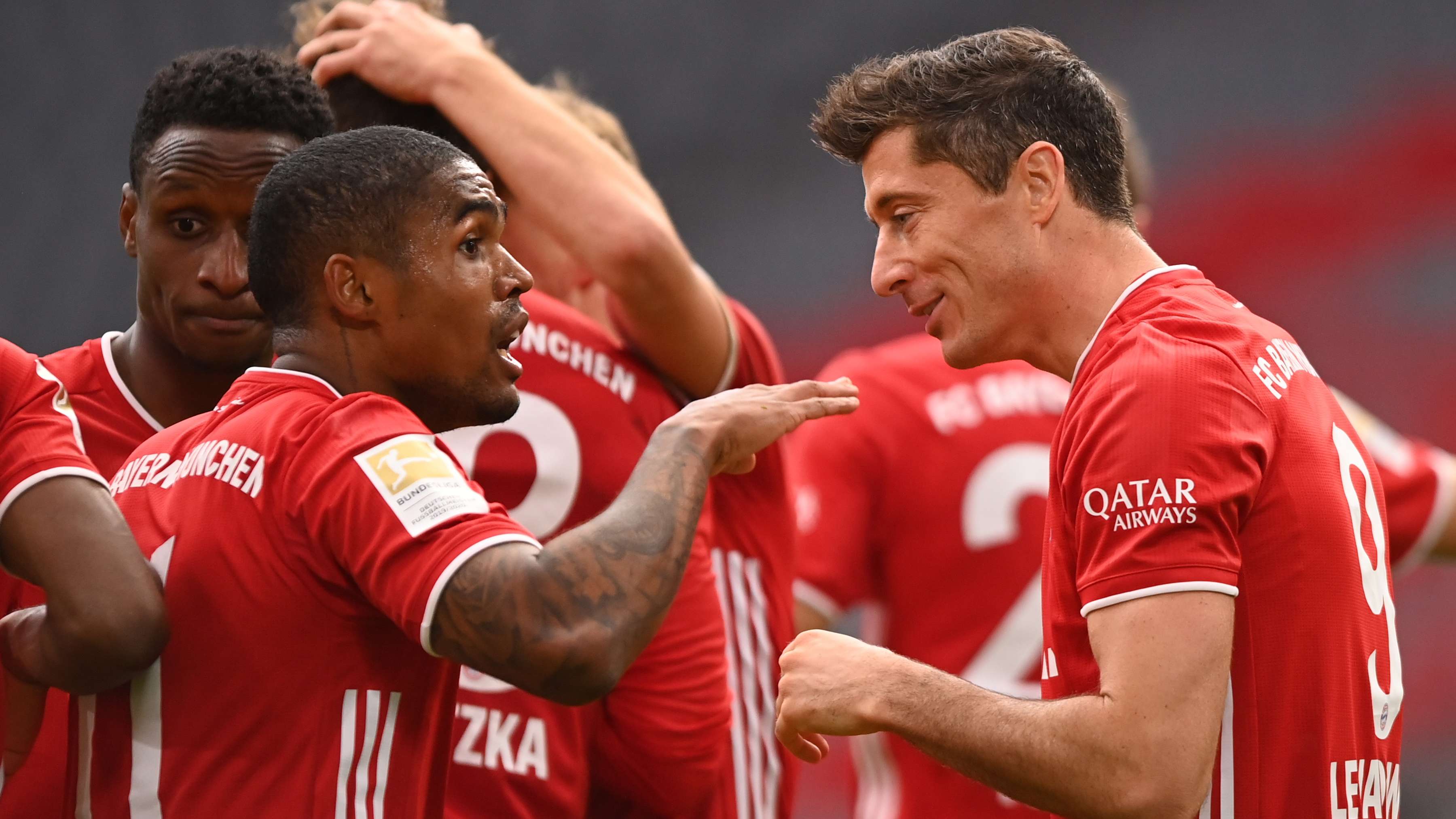 Douglas Costa: "Lewandowski, go to Juve"  