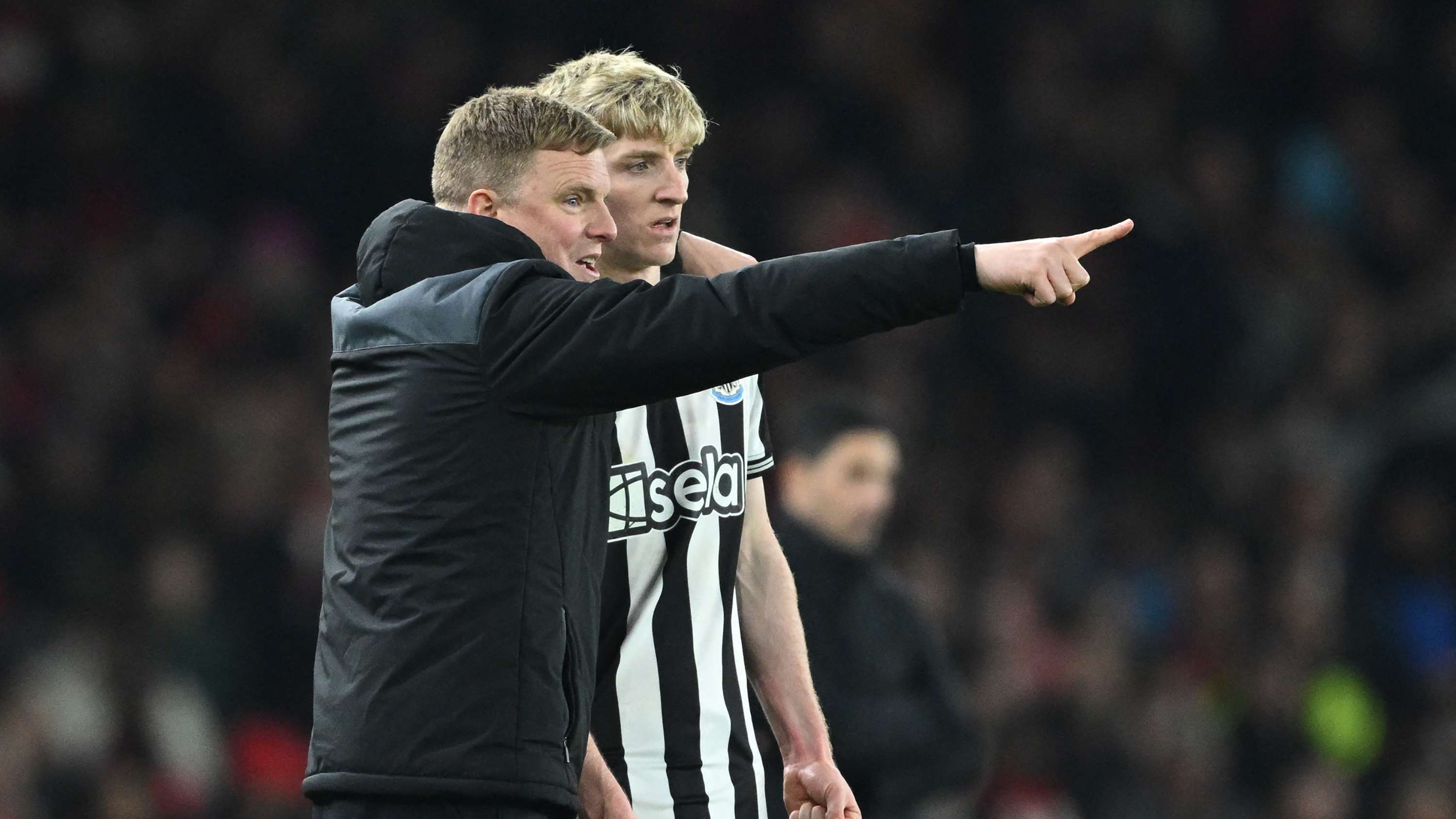 Howe defends Gordon after Rooney & Keane criticism  