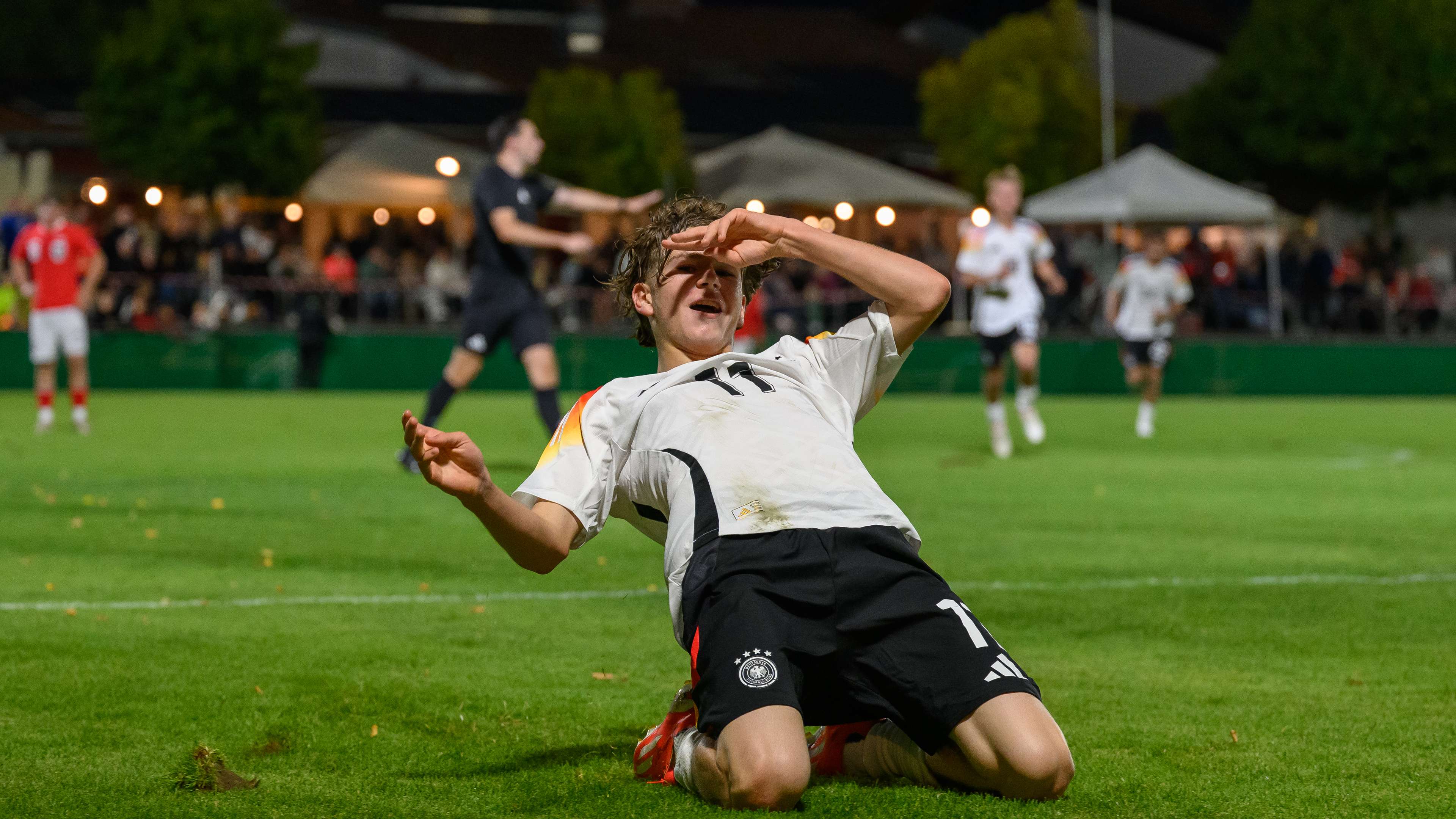 Rejected by FCB? 15-year-old joins a Bundesliga rival’s first team  