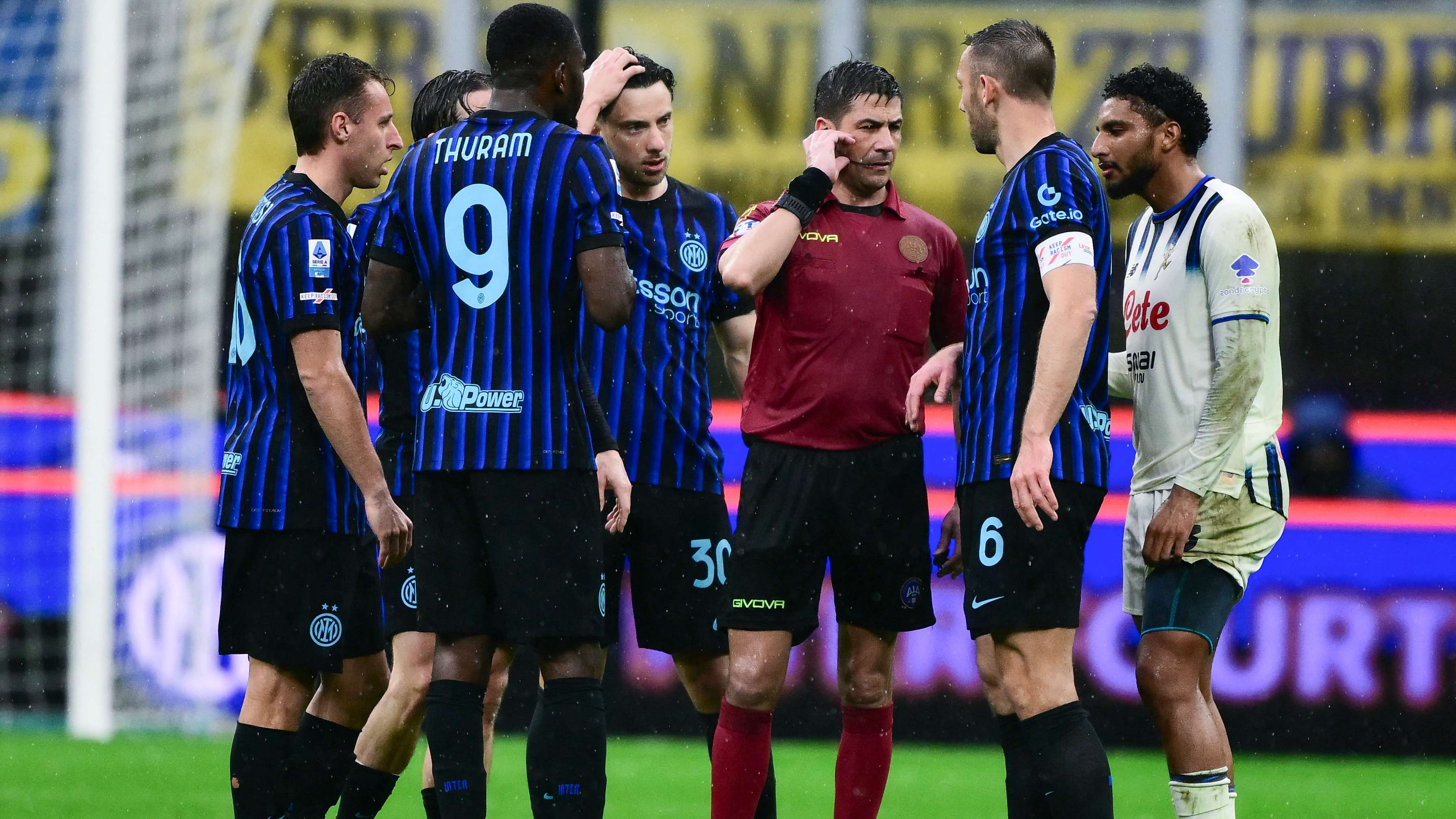 Inter v Atalanta, the replay: Sulemana on Dumfries, Inter protests. A penalty claimed  