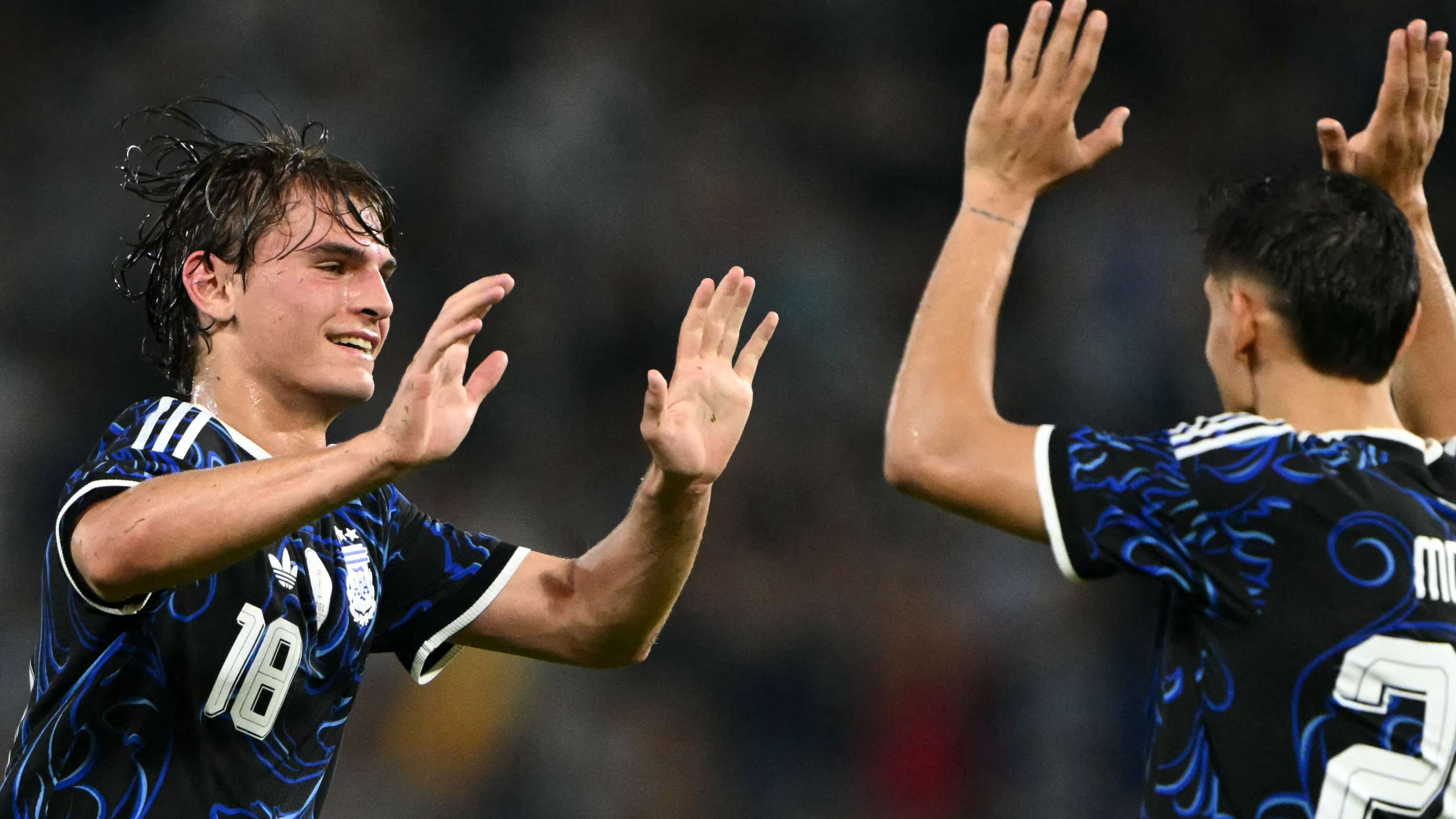 Nico Paz scores his first goal for Argentina, a free-kick watched by Messi  