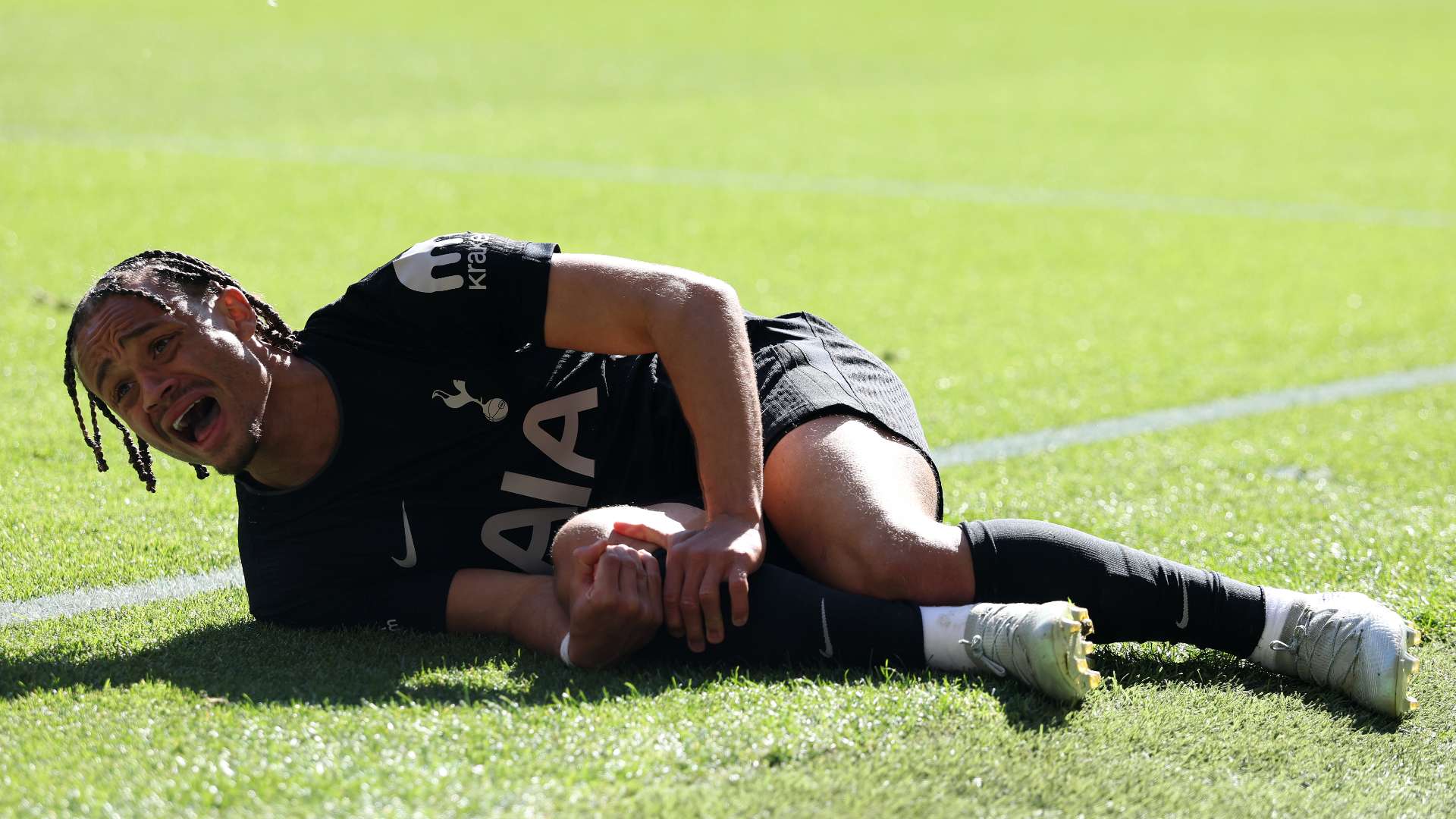 Spurs boss De Zerbi delivers Simons & Solanke injury updates  