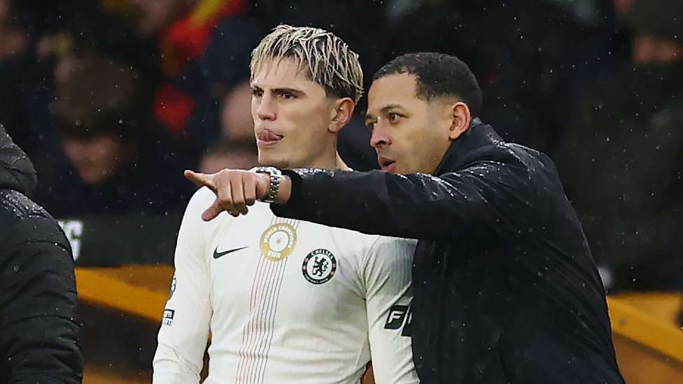 Rosenior responds to Garnacho transfer claims  