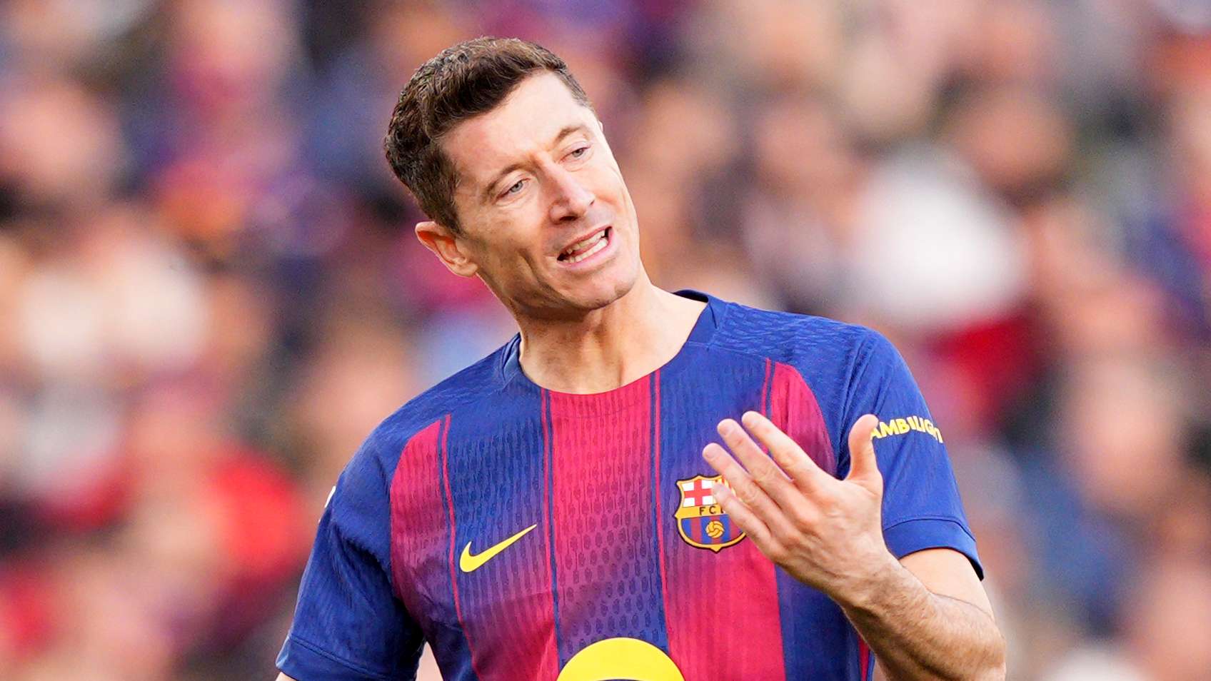 Barca striker Lewandowski reacts to Milan & Juve transfer talk  