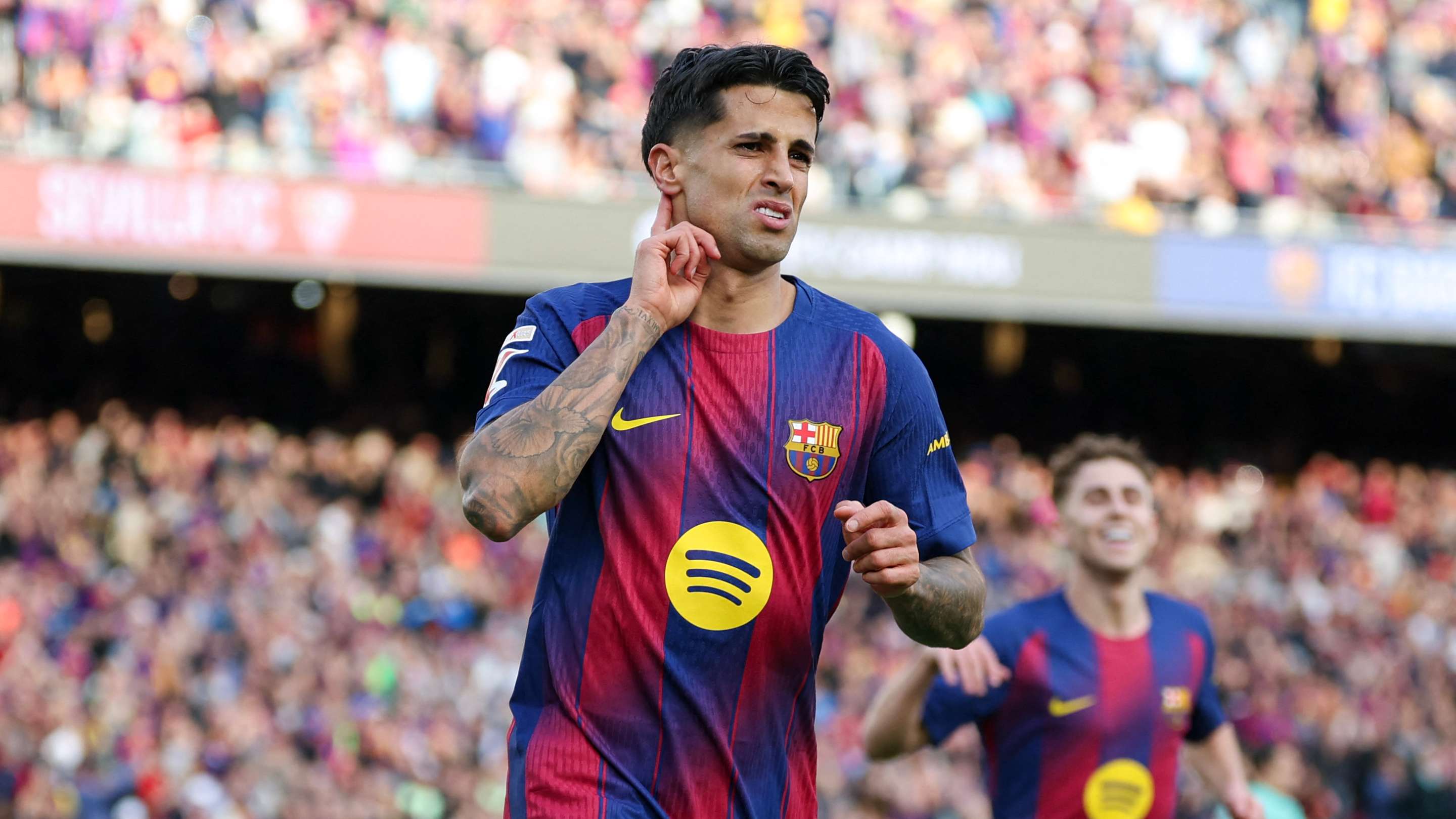 "I'll accept a pay cut at this club..." Cancelo hints at a move away from Barcelona  