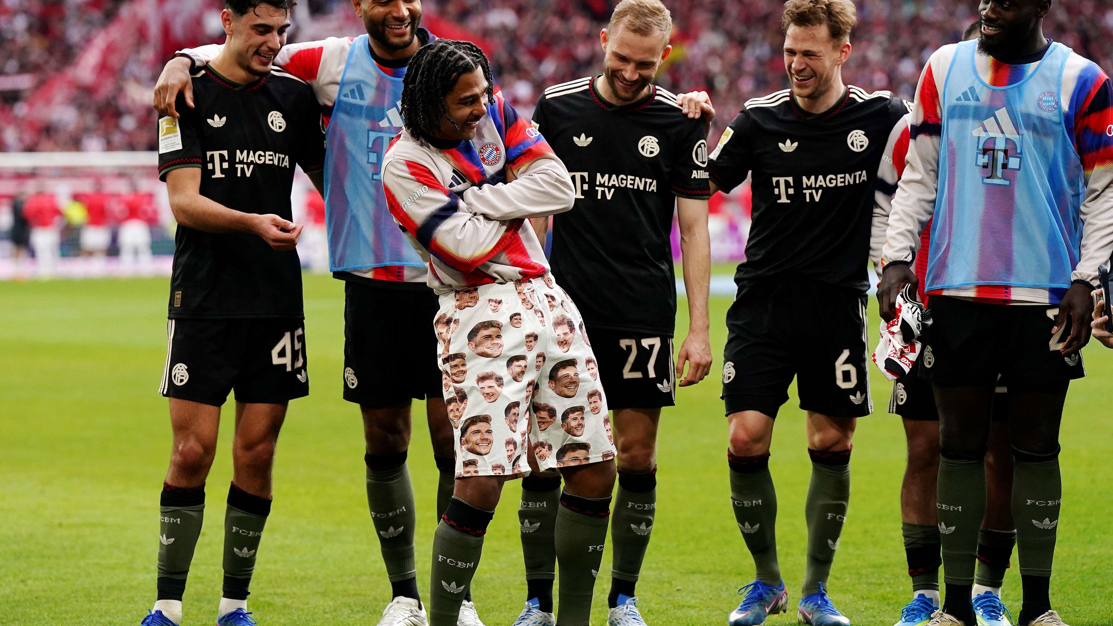 Kompany baffled by Gnabry's Goretzka shorts  