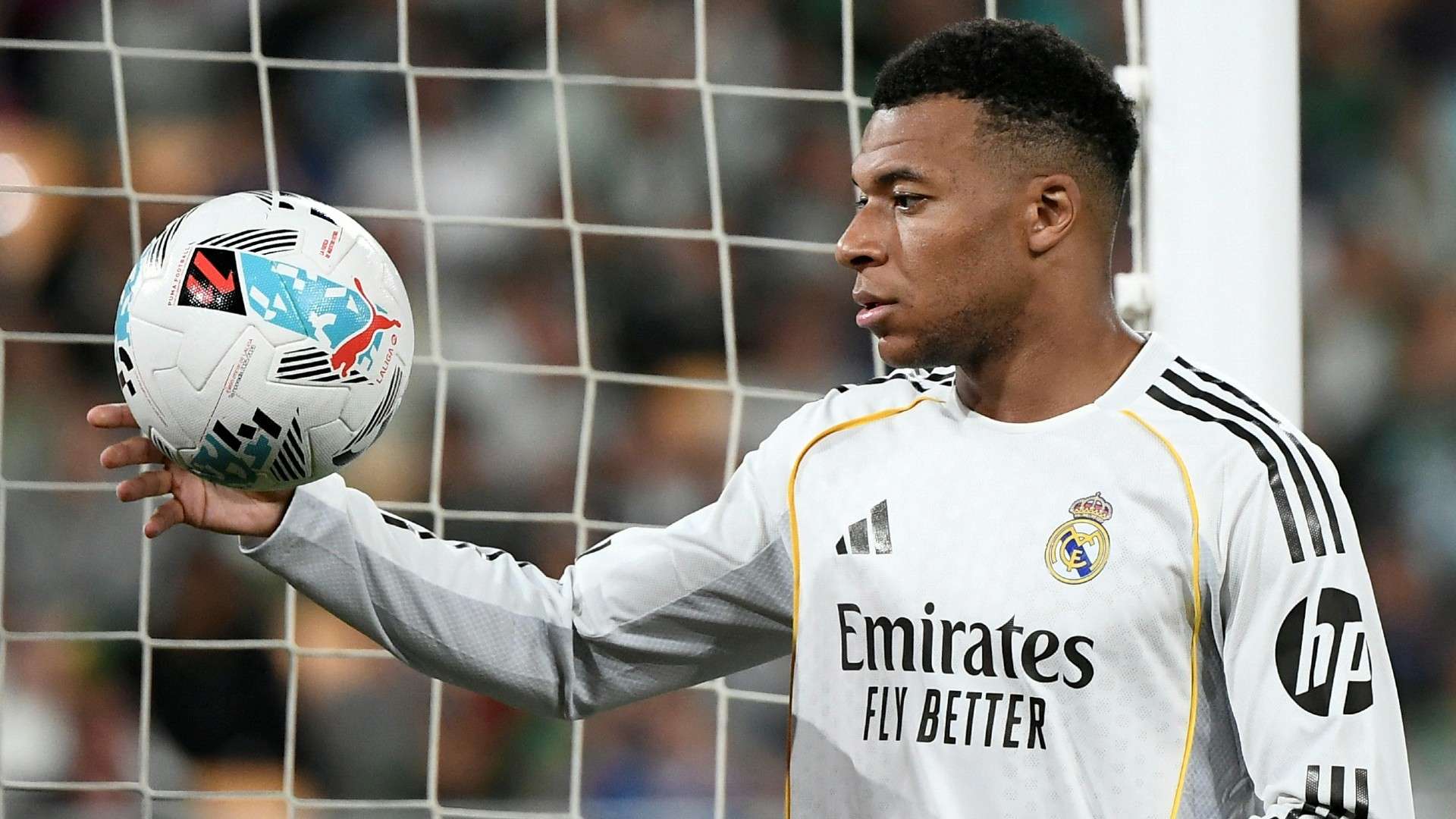 Mbappe suffers injury scare as he asks to be taken off  