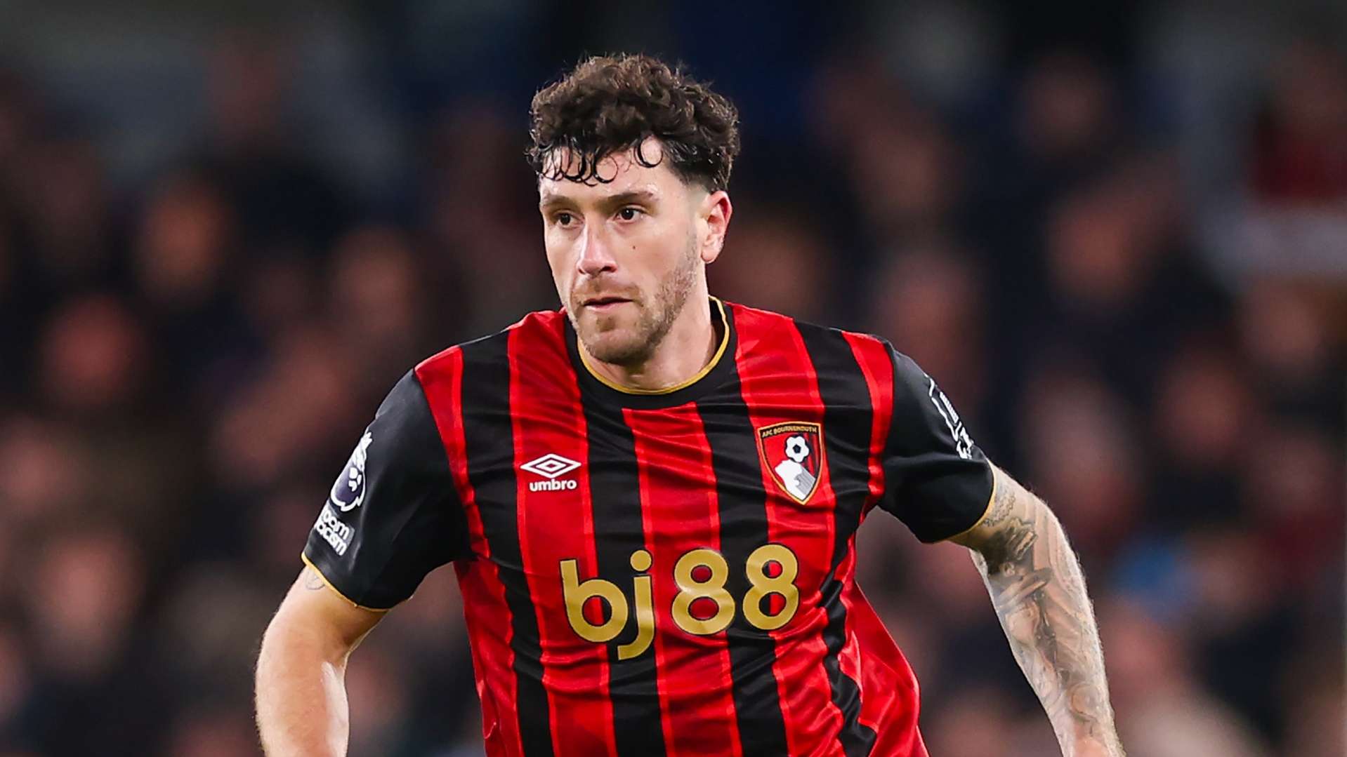 Liverpool lead Man Utd & Chelsea in race to sign Senesi  