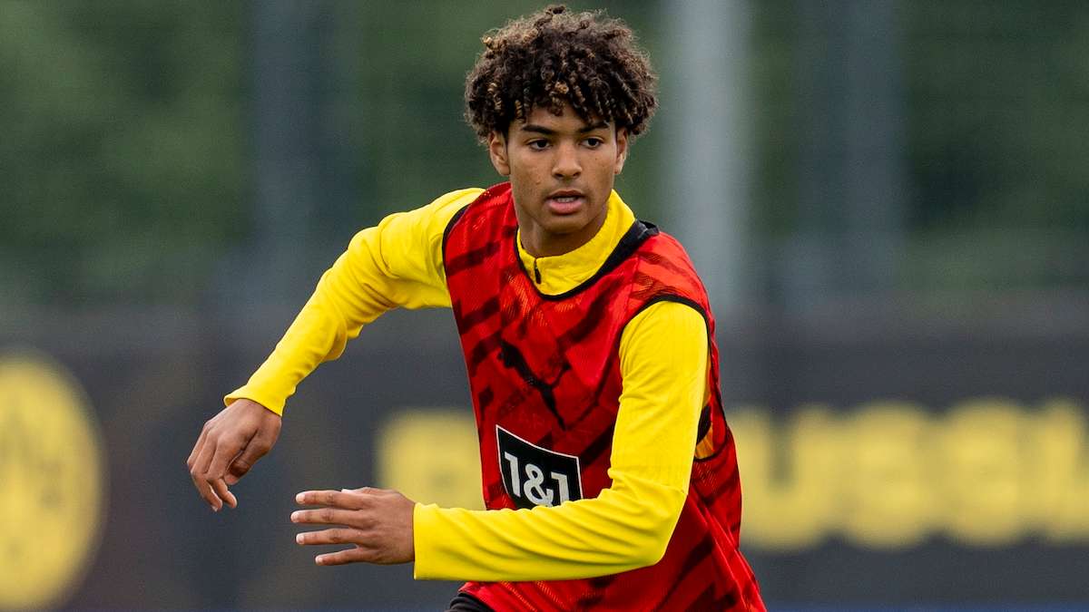 Dortmund's Albert becomes youngest American to play in Bundesliga  