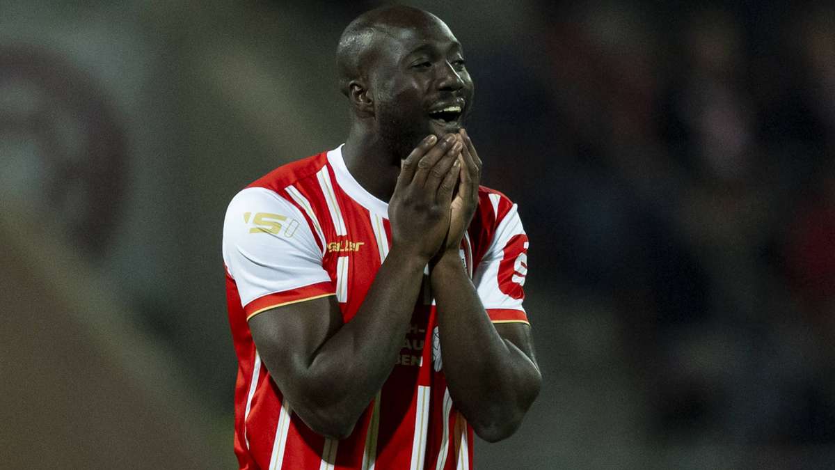 "My mum called me": Professional footballer's Instagram account hacked  
