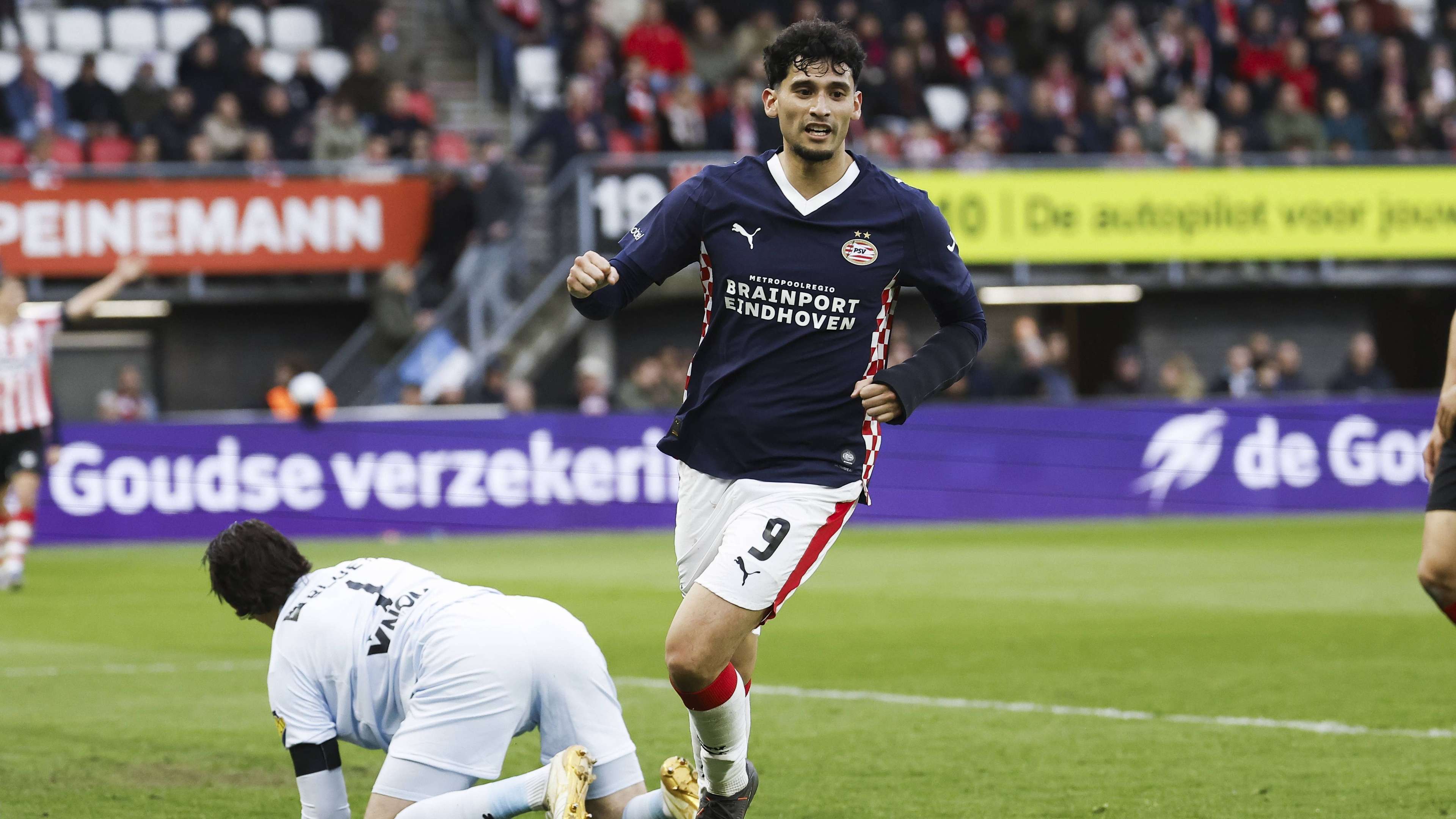 PSV fulfilled its sporting obligation with a clinical win at Sparta.  