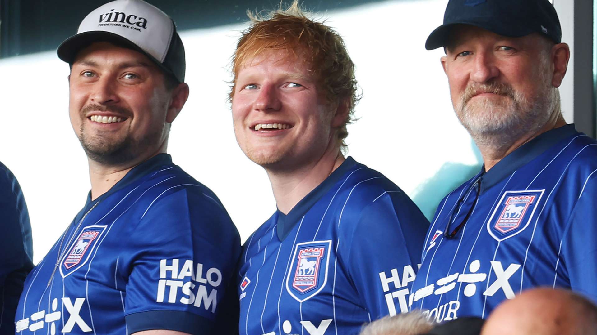 📽️ | Sheeran sings & drinks Guinness at Ipswich promotion party  
