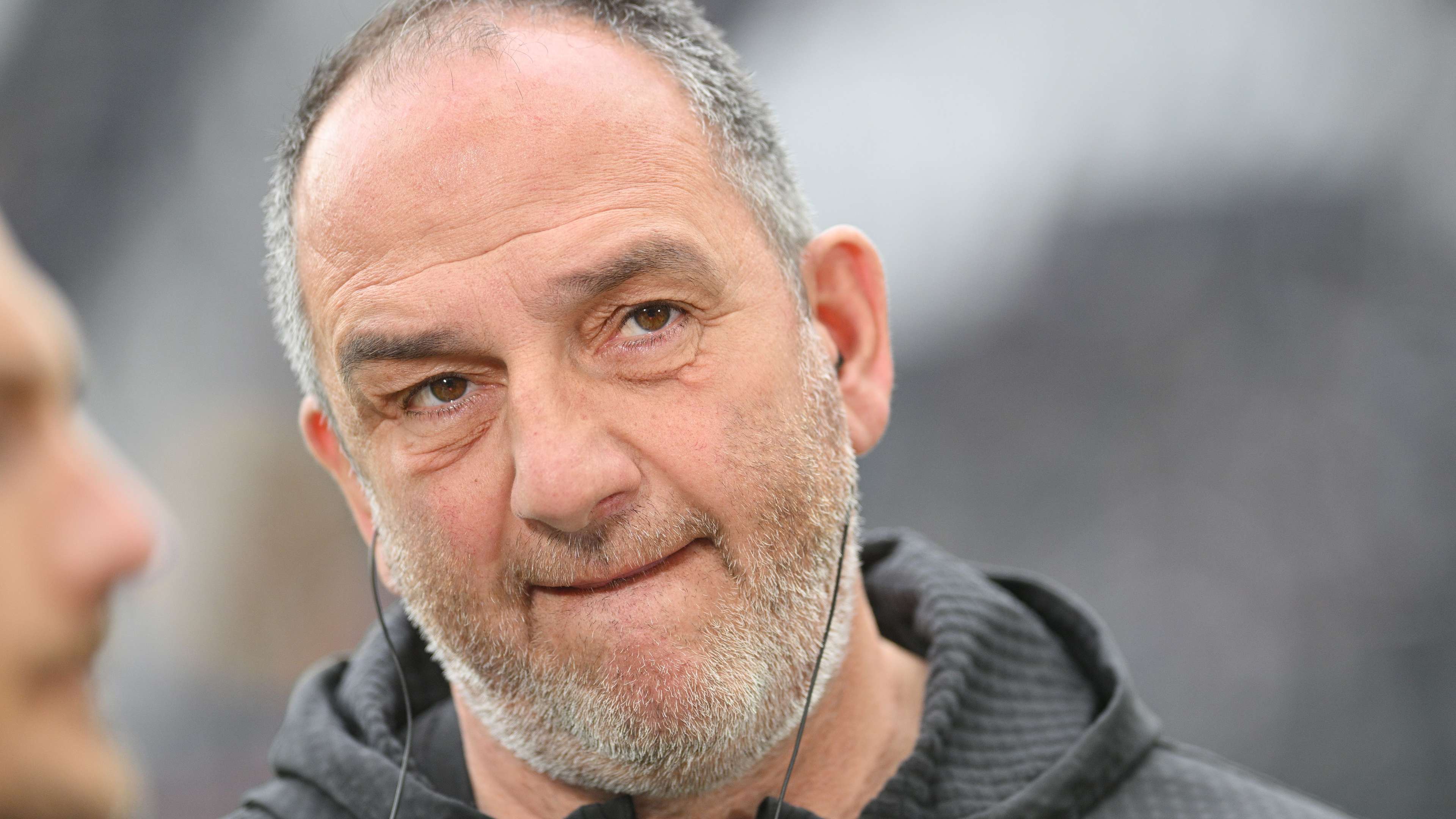 A sensation after 20 years? Club legend Schmidt hints at a surprise  