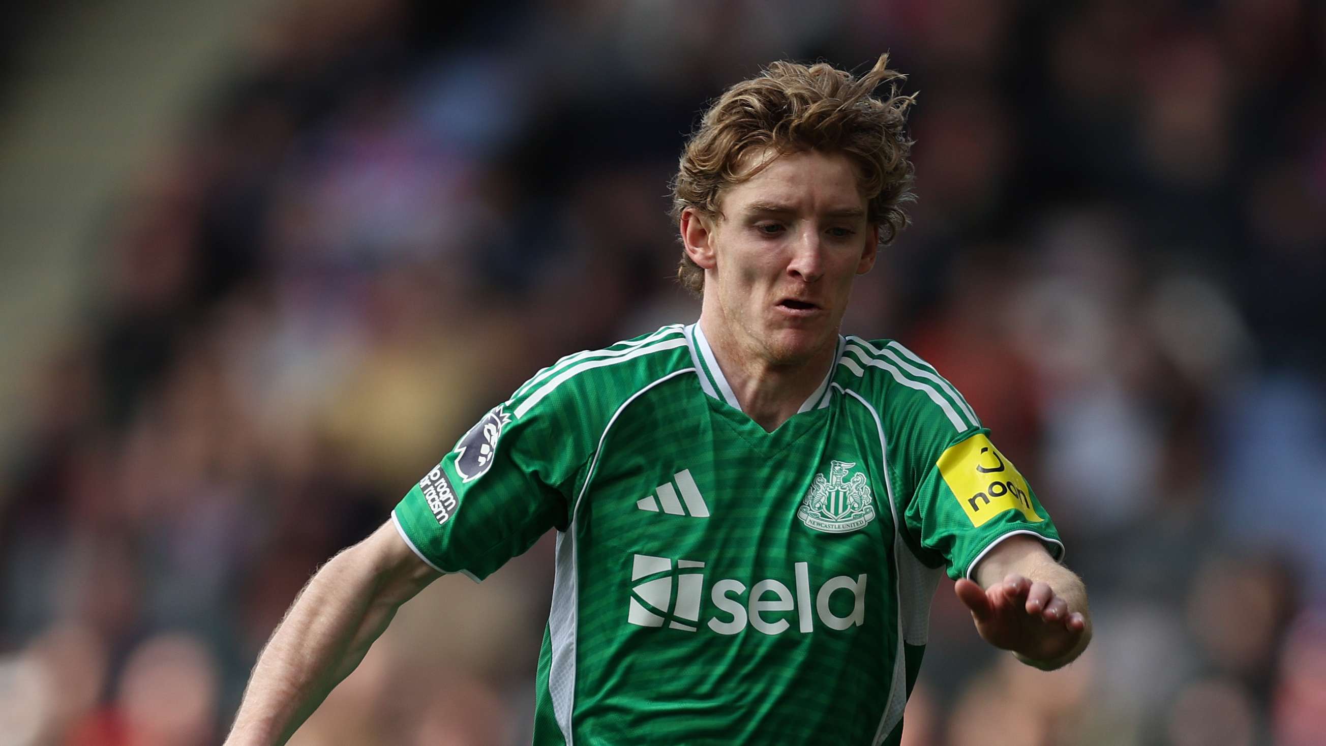 Bayern still eyeing Gordon bid as Newcastle set massive asking price  