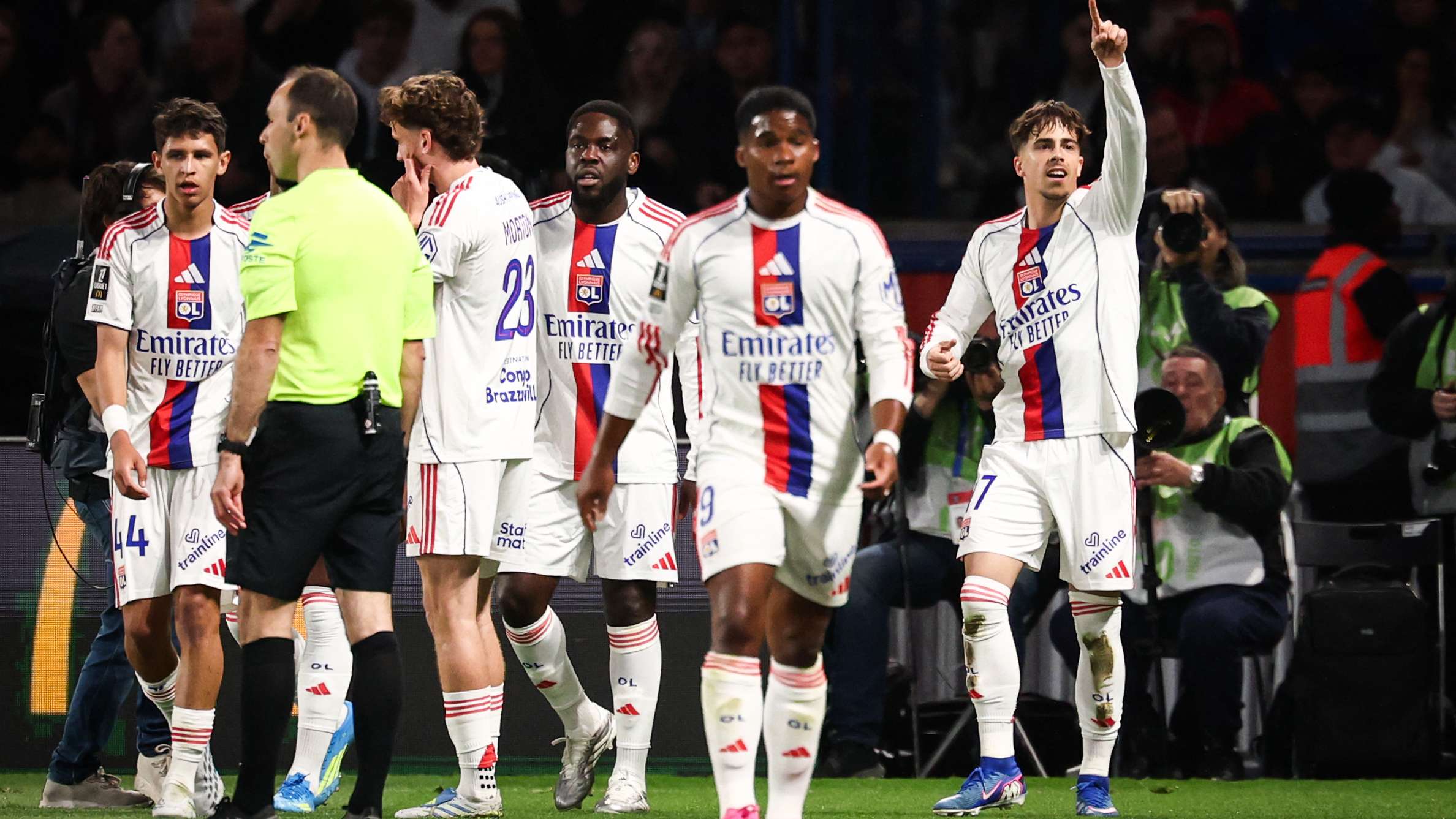 Man Utd want Lyon star to fix problem position  