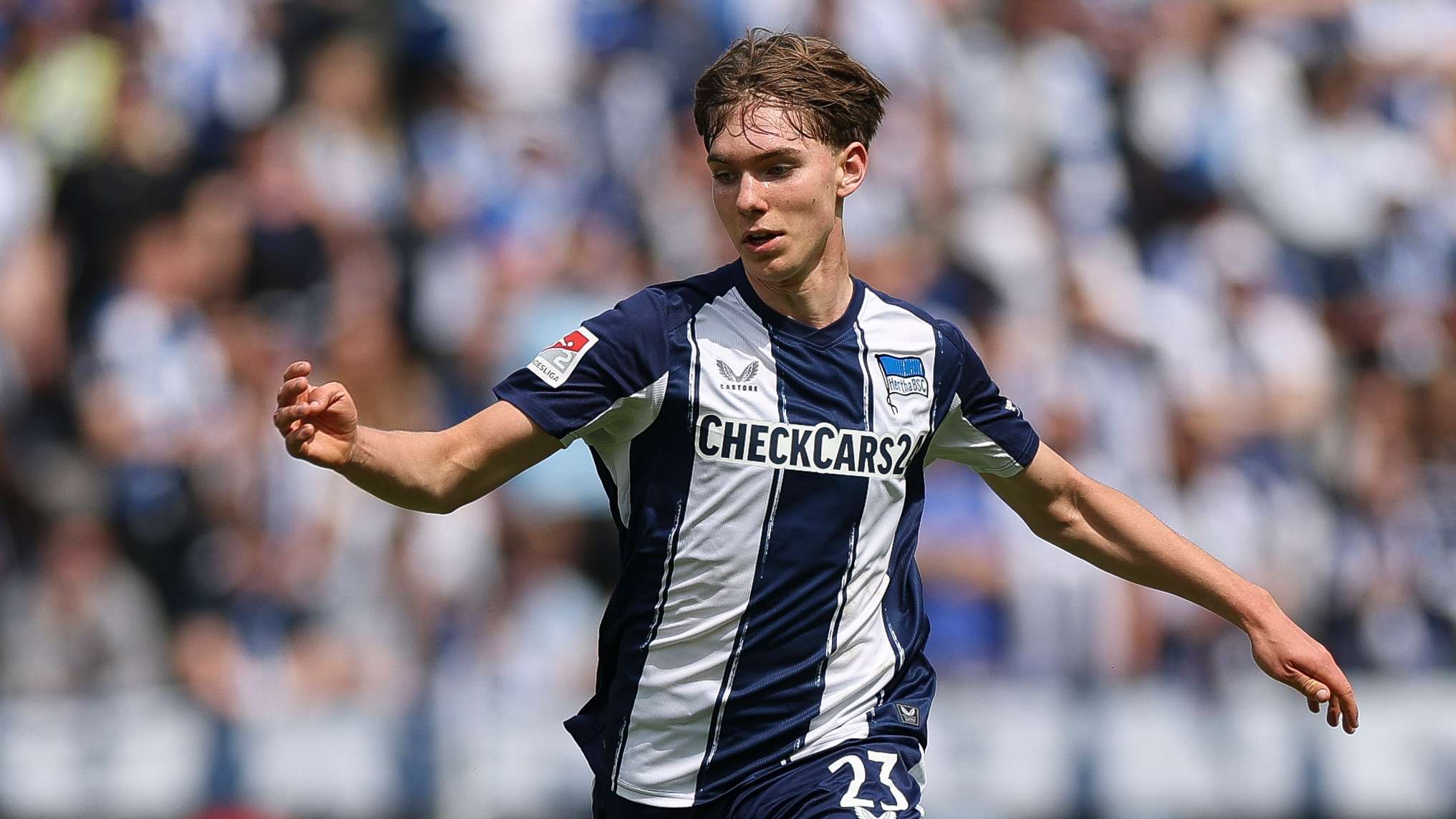 Man City & Bayern target wants move as €12m clause activated  
