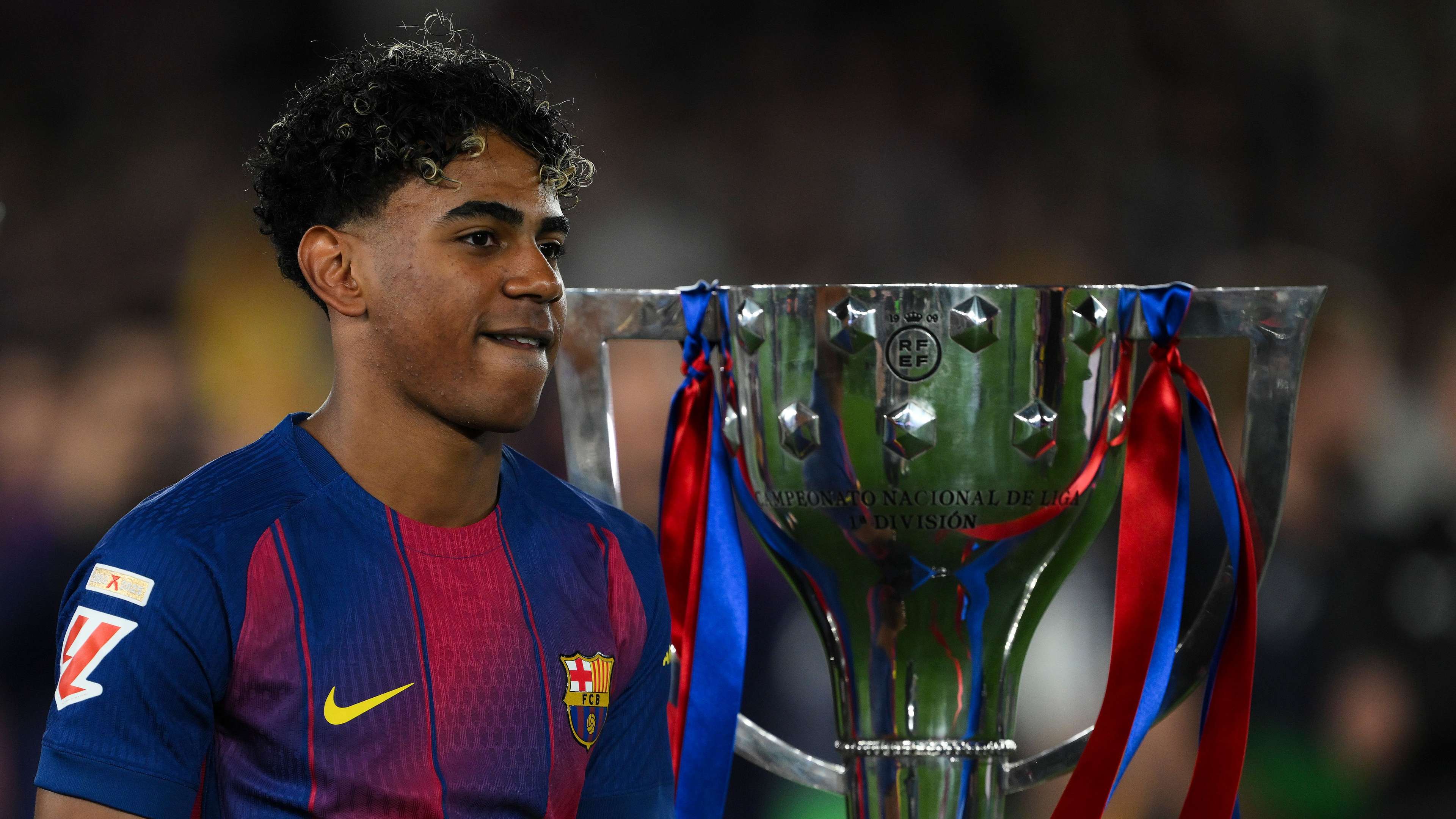 📽️ | Yamal roasts Real Madrid during Barcelona title parade  