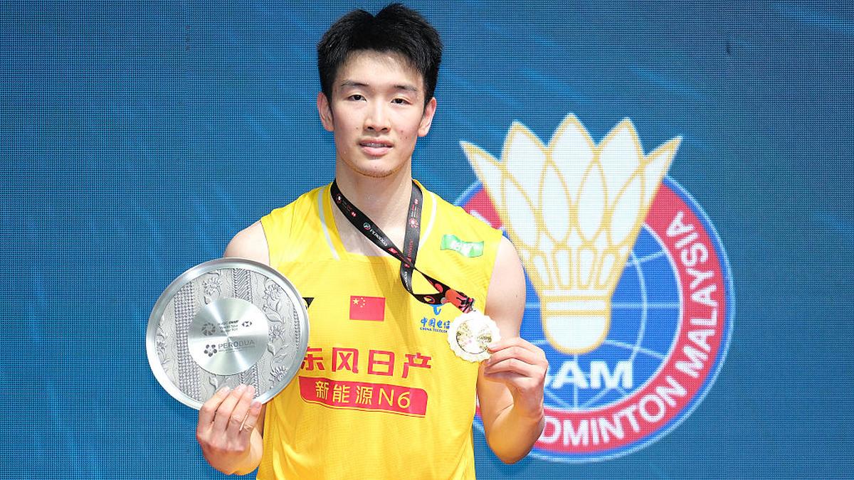 China’s Li Shifeng defends Malaysia Masters title; Ratchanok Intanon wins women’s singles crown  