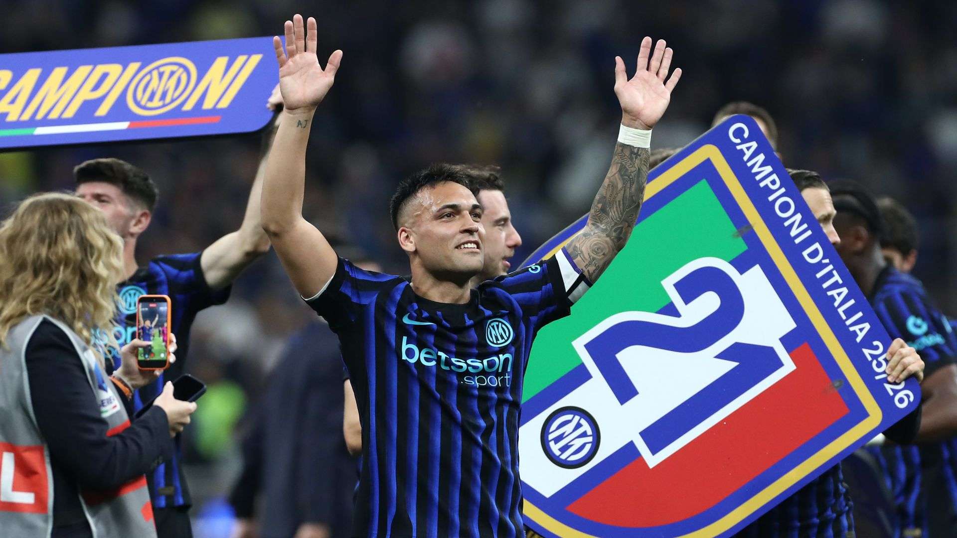 Martinez issues strong response to transfer speculation  