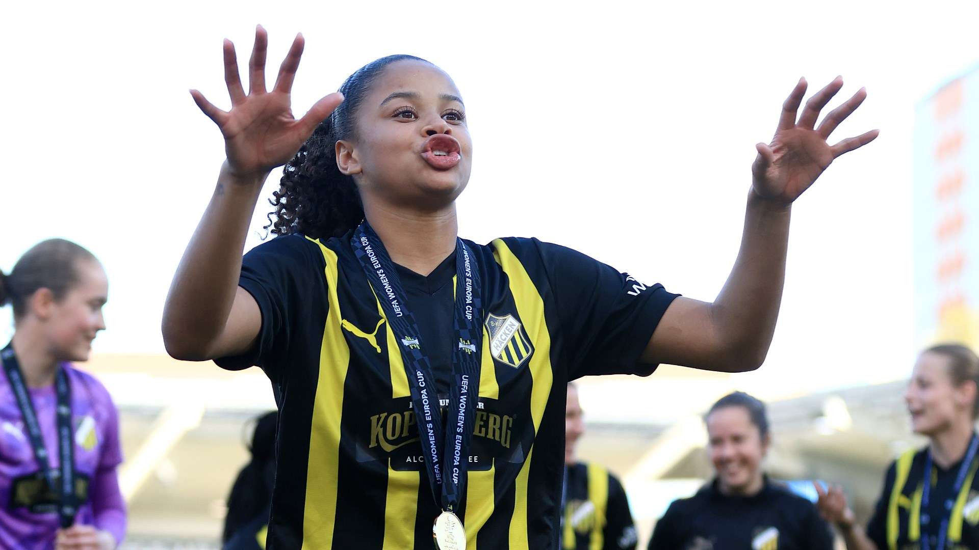 Real stun Chelsea by completing record transfer for Schroder  