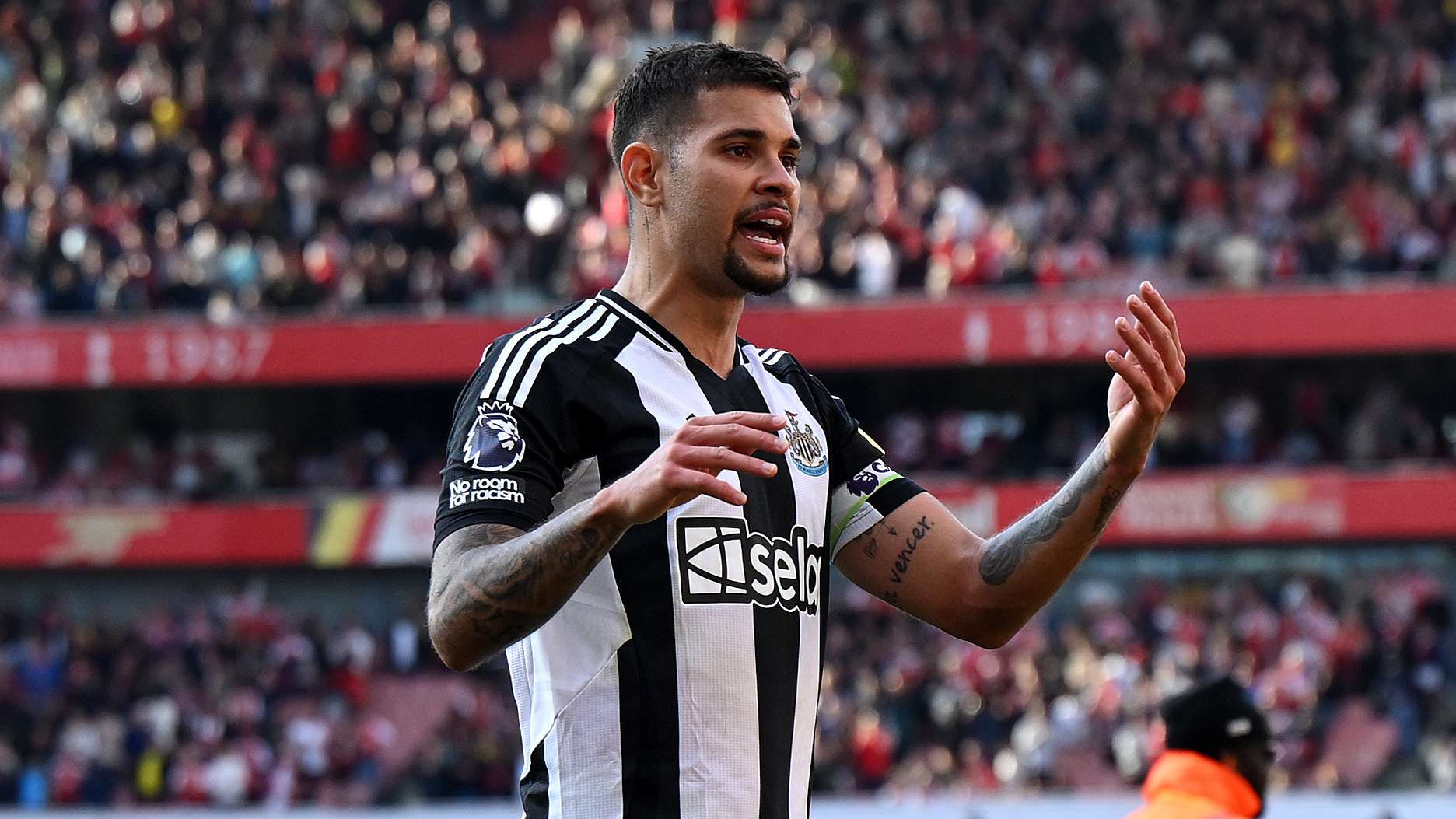 Arsenal open Guimaraes transfer talks with Newcastle  