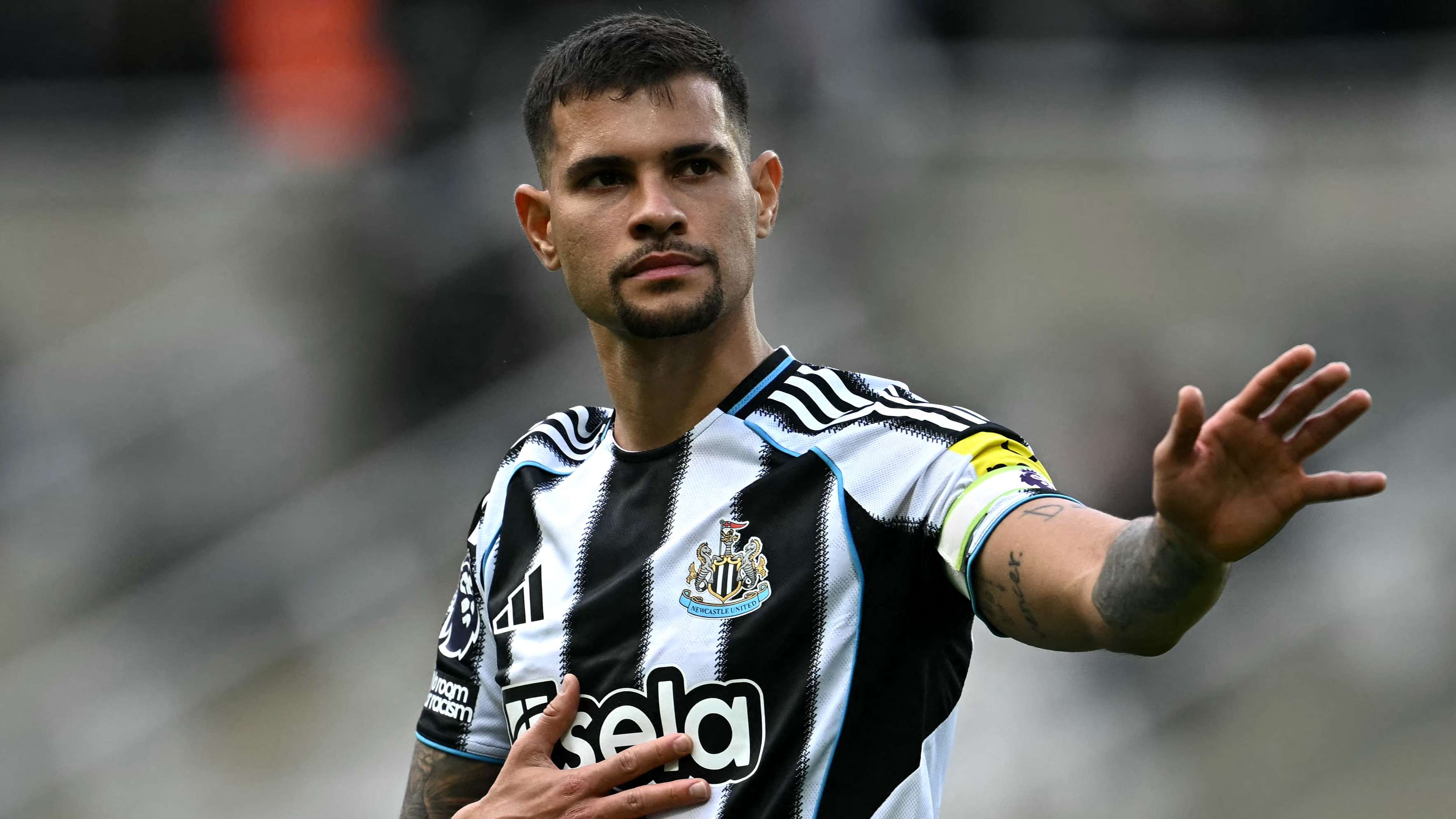 Guimaraes tells Newcastle he wants Arsenal transfer  