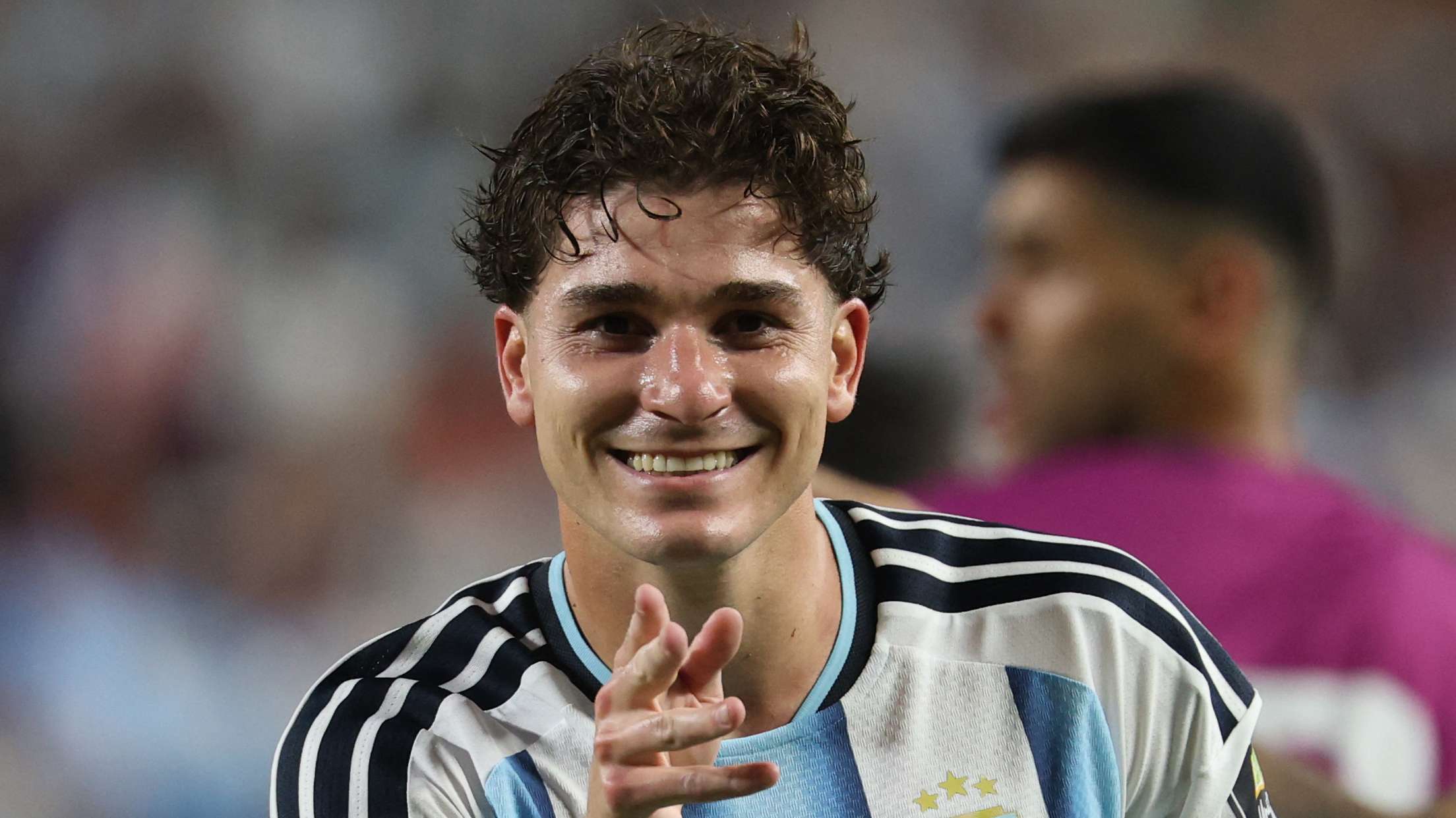 Barcelona and the Álvarez Deal: A Final Deadline and a Final Offer  