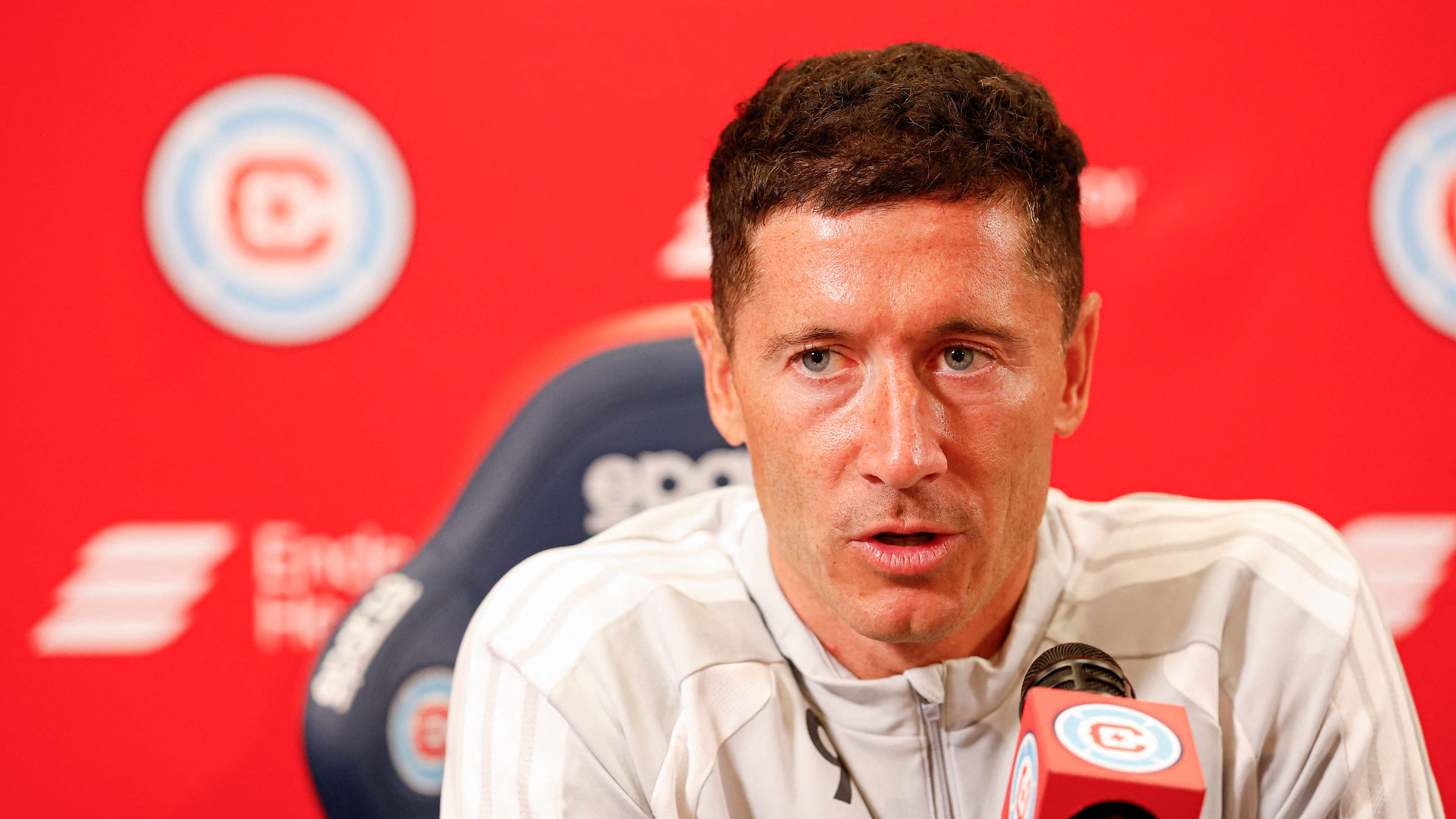 His agent: Lewandowski rejected a Saudi offer of 200 million euros for the sake of Barcelona  