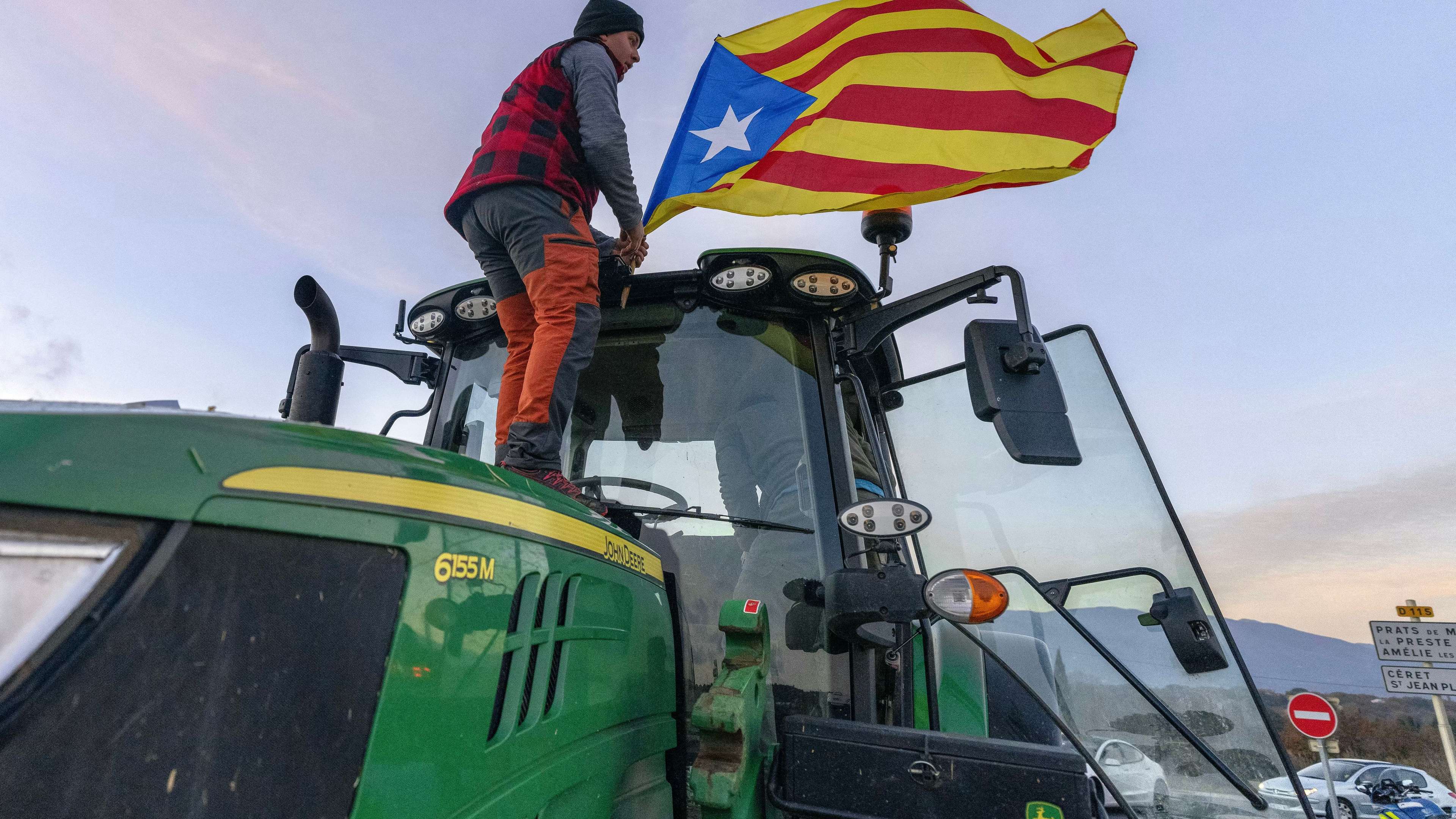Cubarsí shows solidarity with victim of "Estelada" flag incident, and attacks the police  