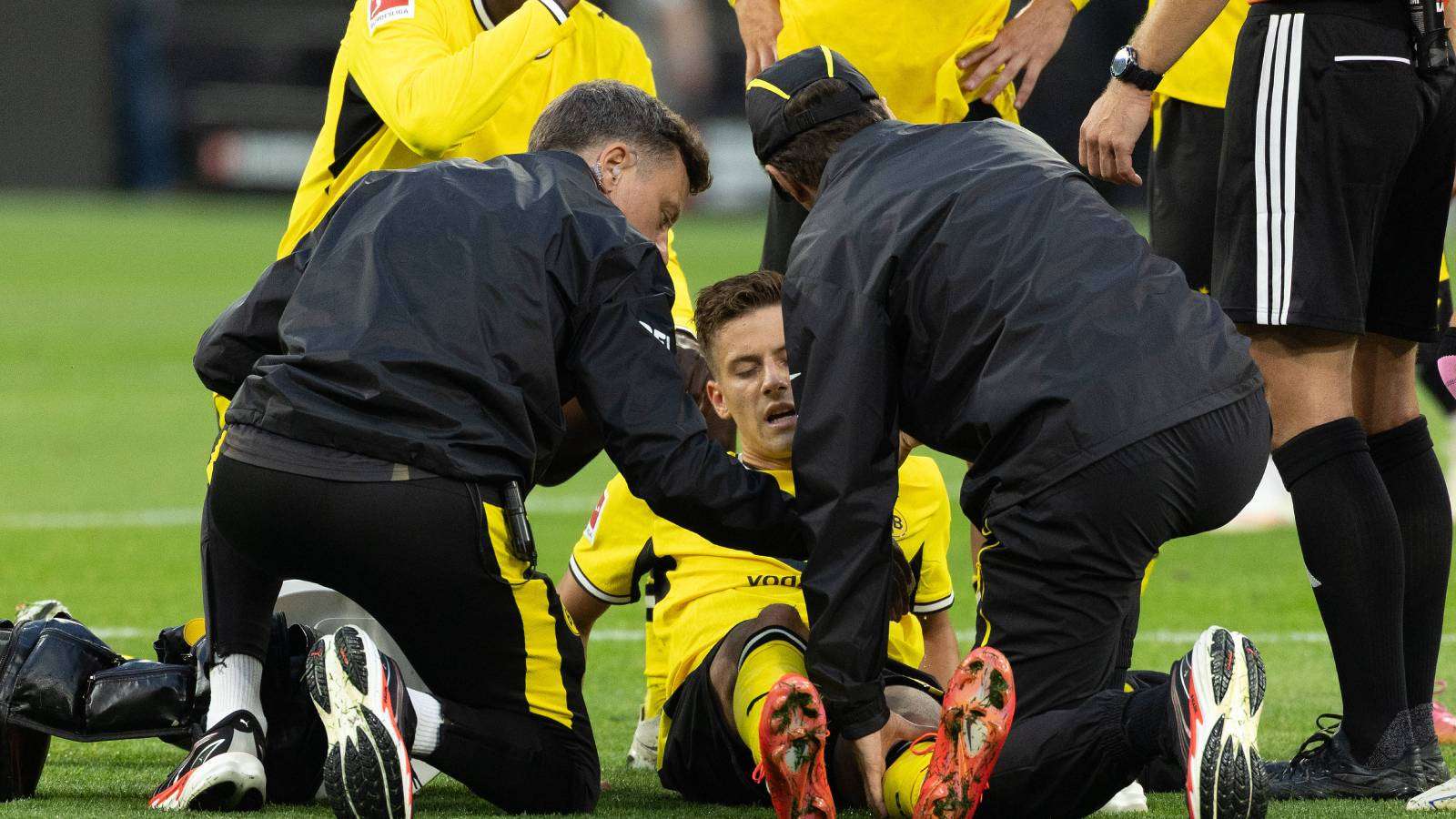 Book fears cruciate ligament tear! Borussia Dortmund worry over Konstantelias  