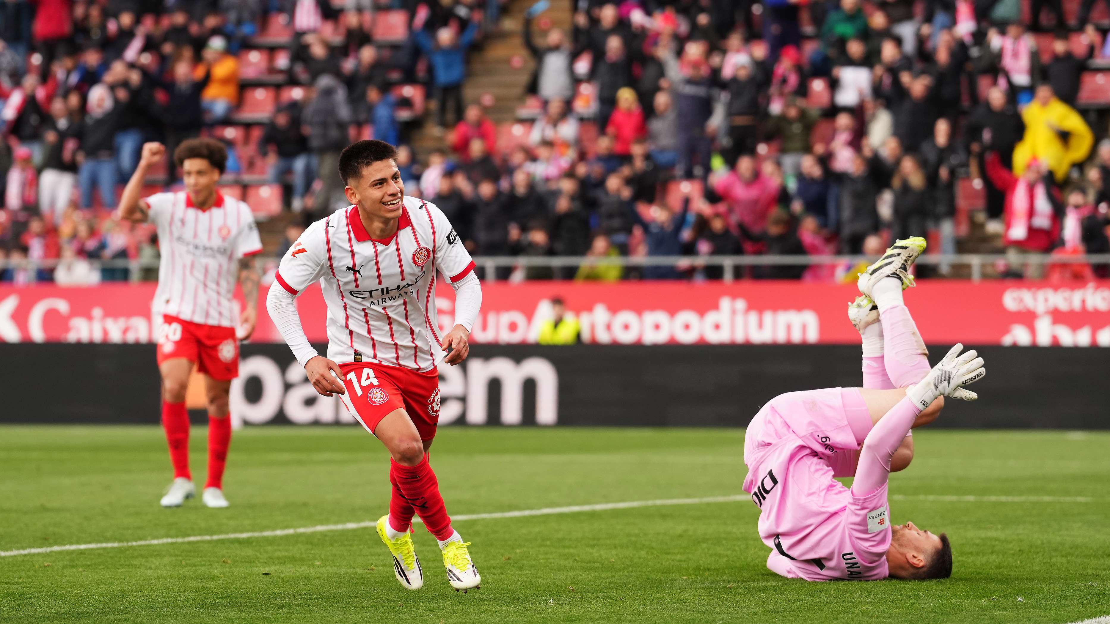 Benfica complete Echeverri coup  