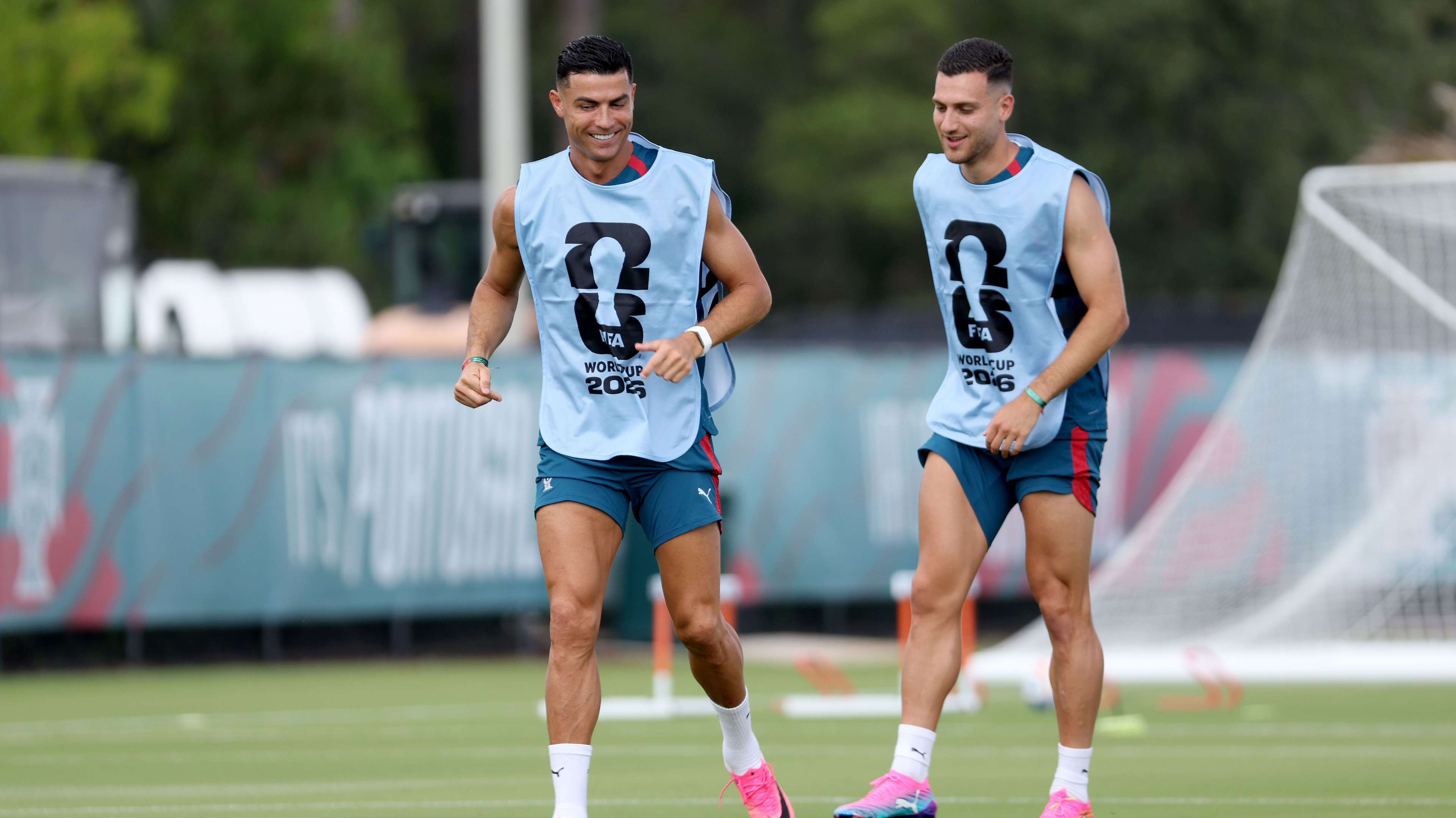 Video: 'He's brilliant at this too!': Dalot documents a skill he didn't expect from Ronaldo  