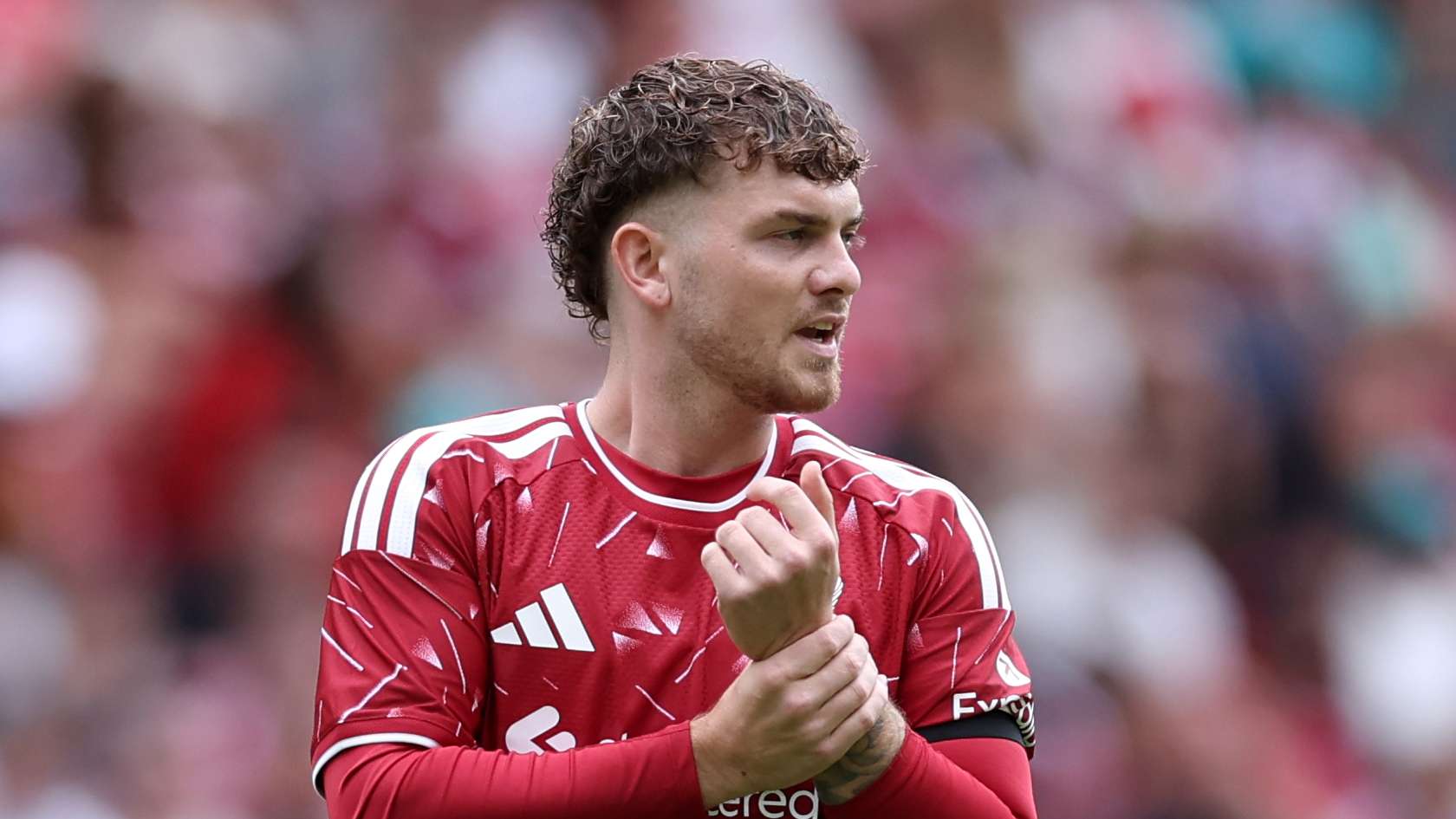 Elliott leaves Liverpool for Valencia  