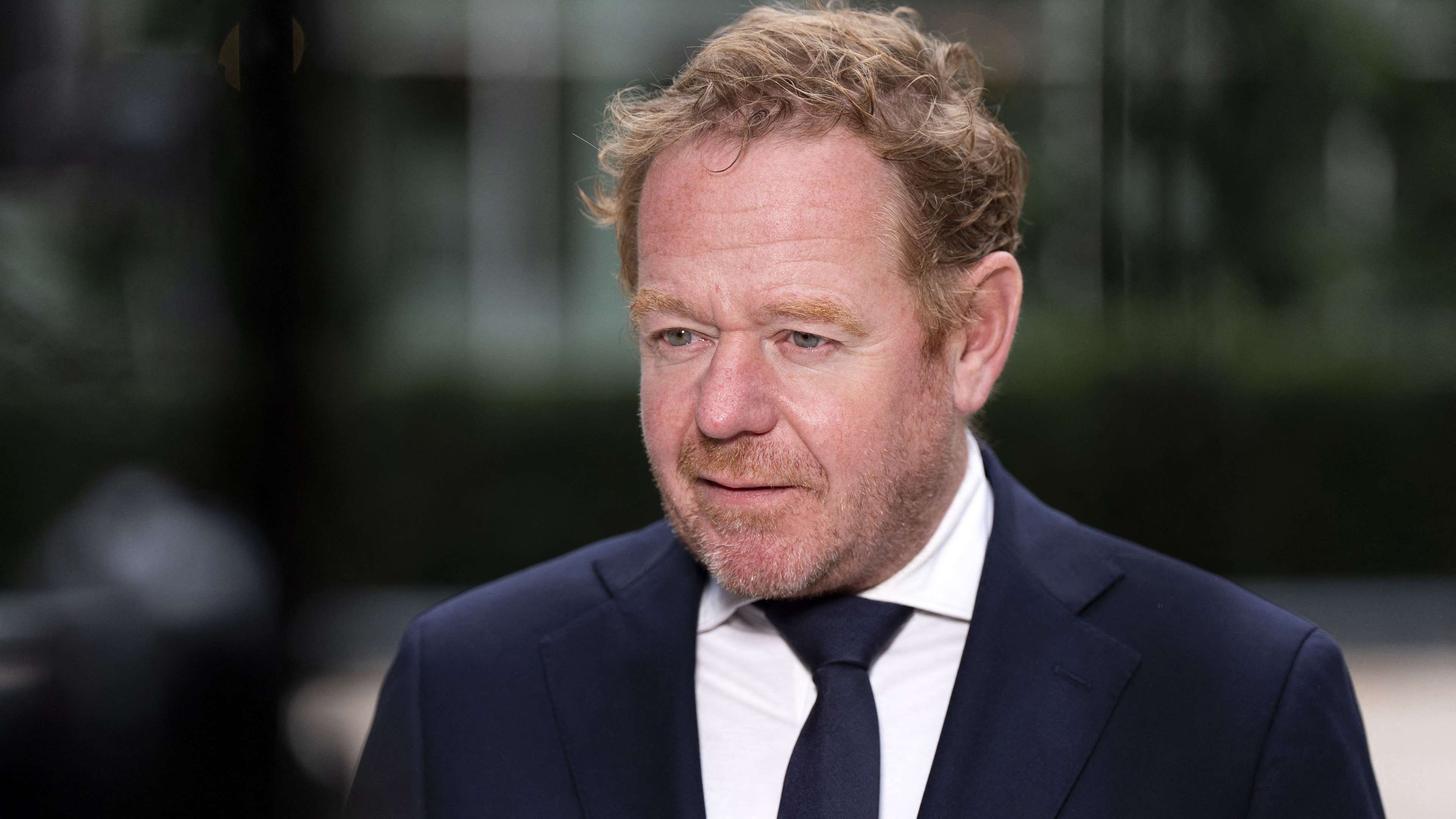 Minister Van Weel intervene: football matches from now on abandoned permanently much more quickly  