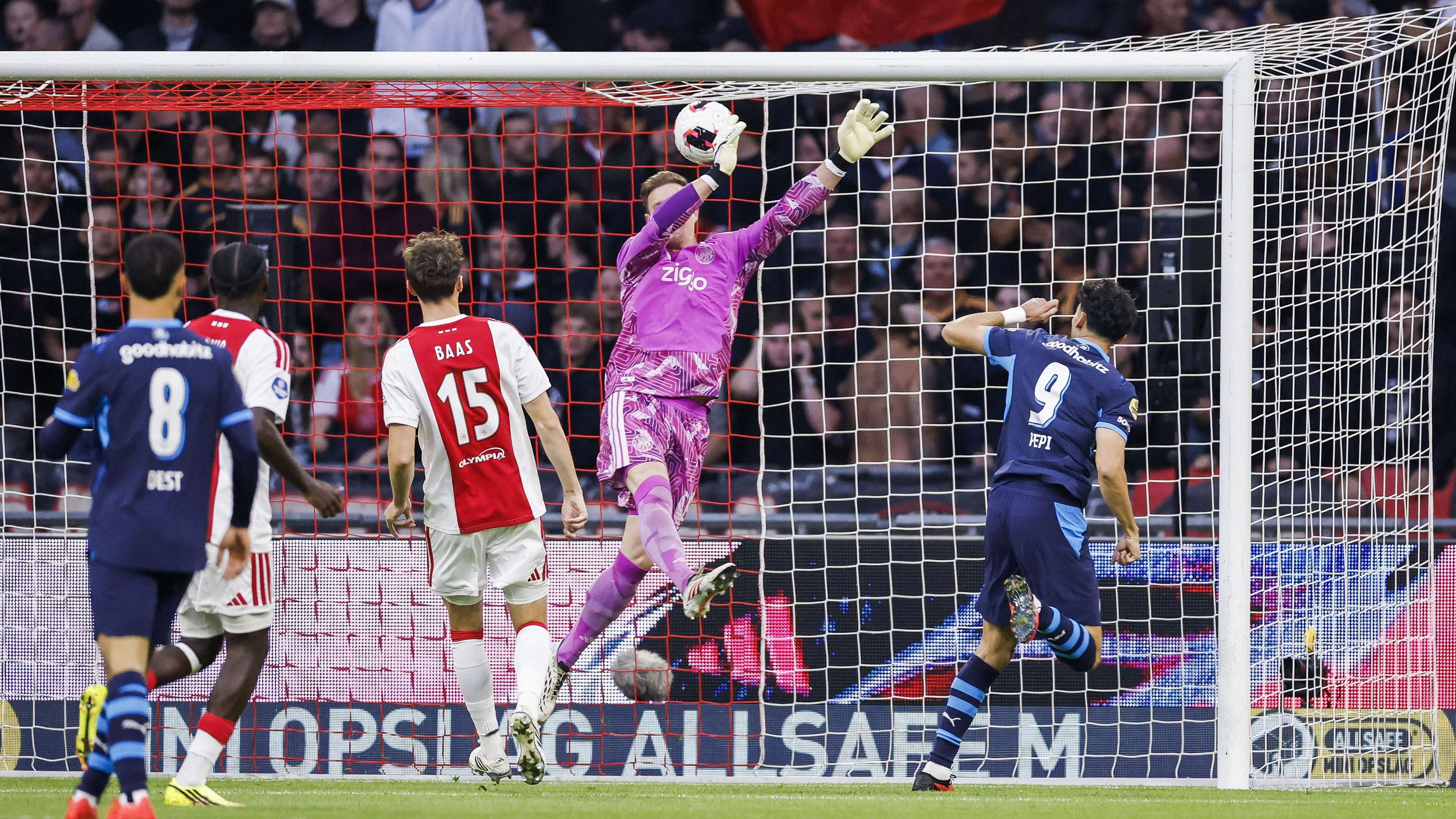 Ter Stegen sharply criticised after Ajax defeat in the top clash  