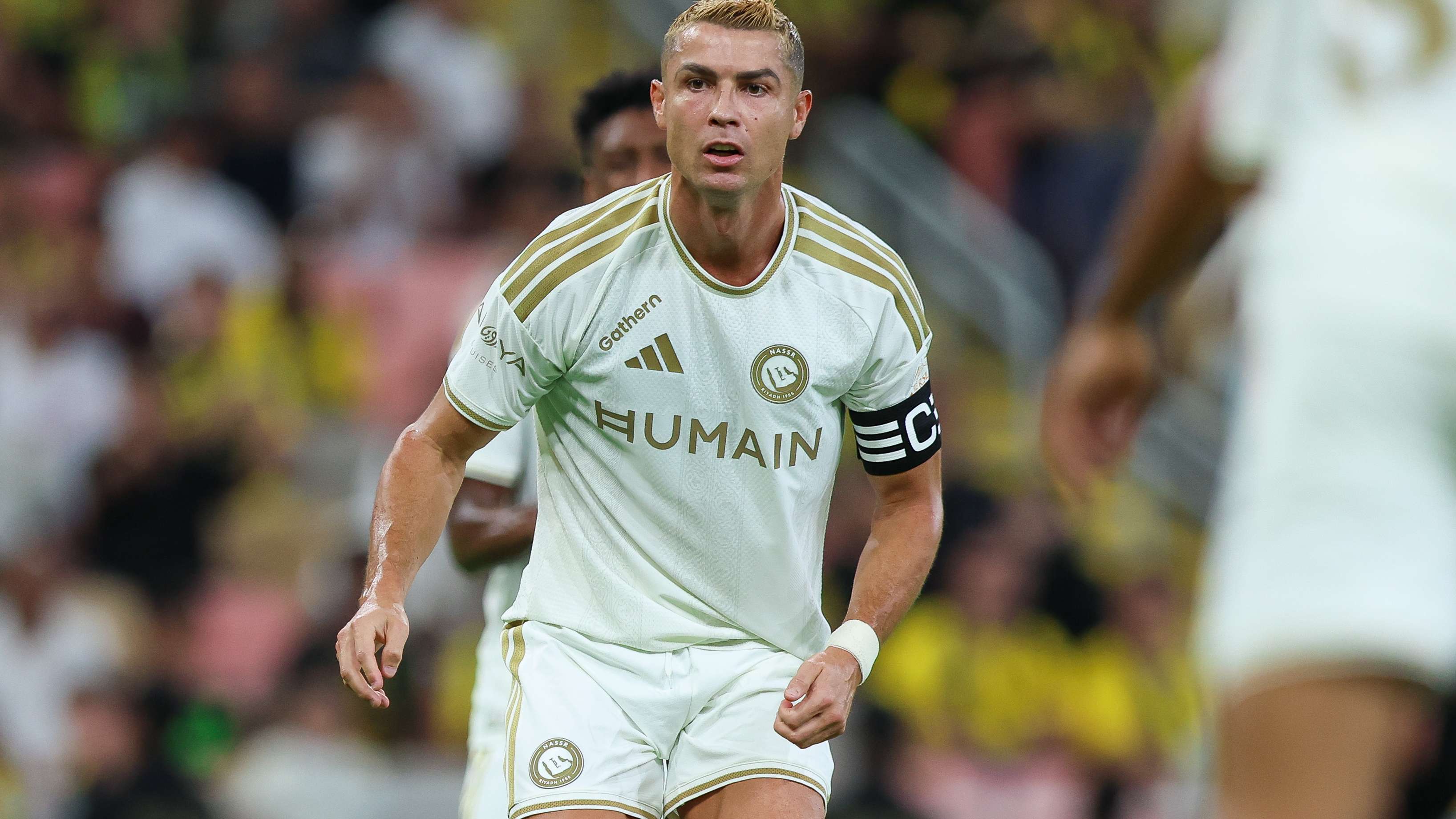 📽️ | Ronaldo caught trying to 'spy' on opponent's tactics in SPL clash  