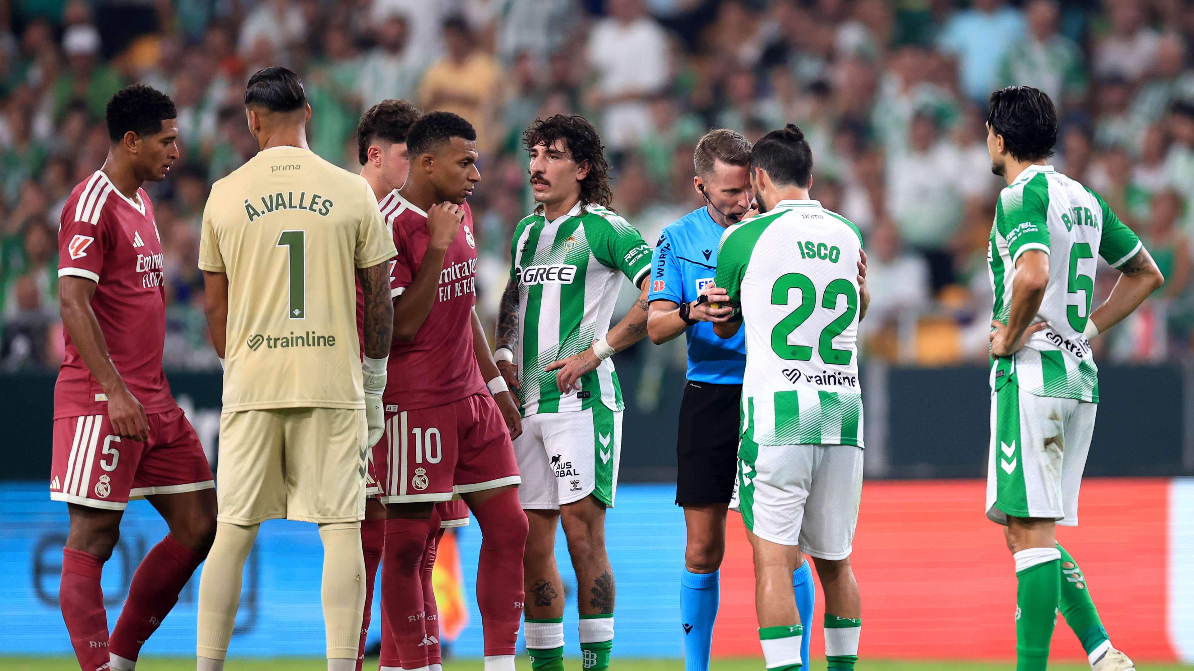 Did he do Madrid a favour? A controversial refereeing decision ignites the Betis stadium, and Mourinho shows his true face  