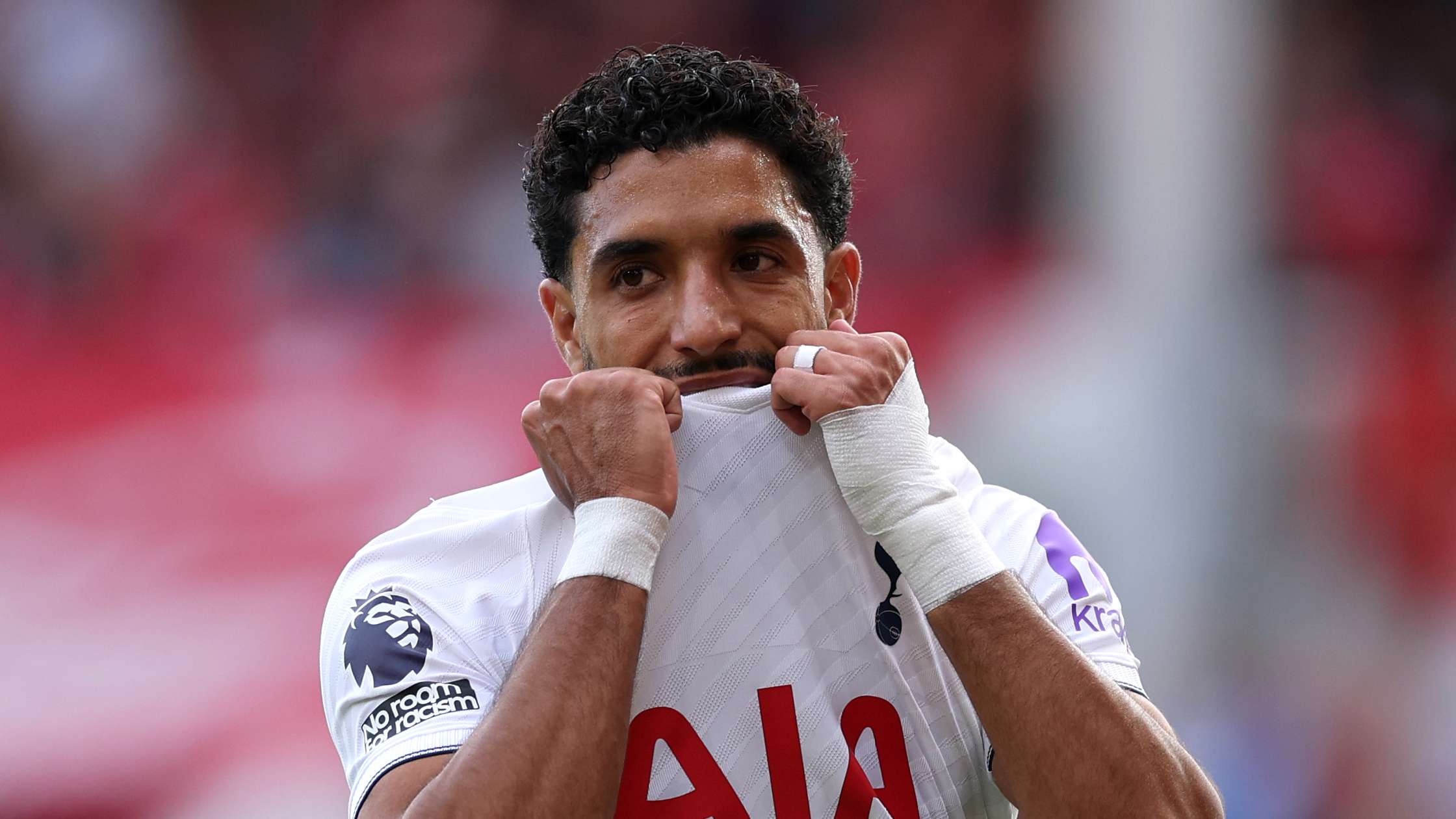 After a 'selfish' moment: England legend defends Marmoush  