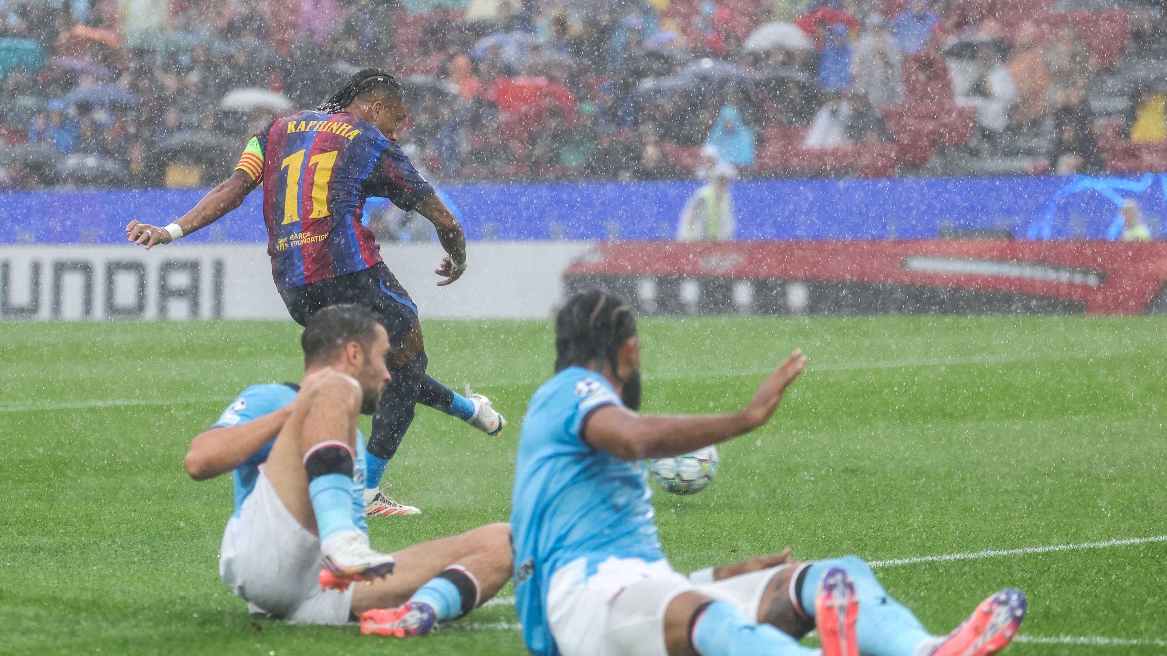 On video: Raphinha achieves an unprecedented streak, and six seconds deny him Messi's record  