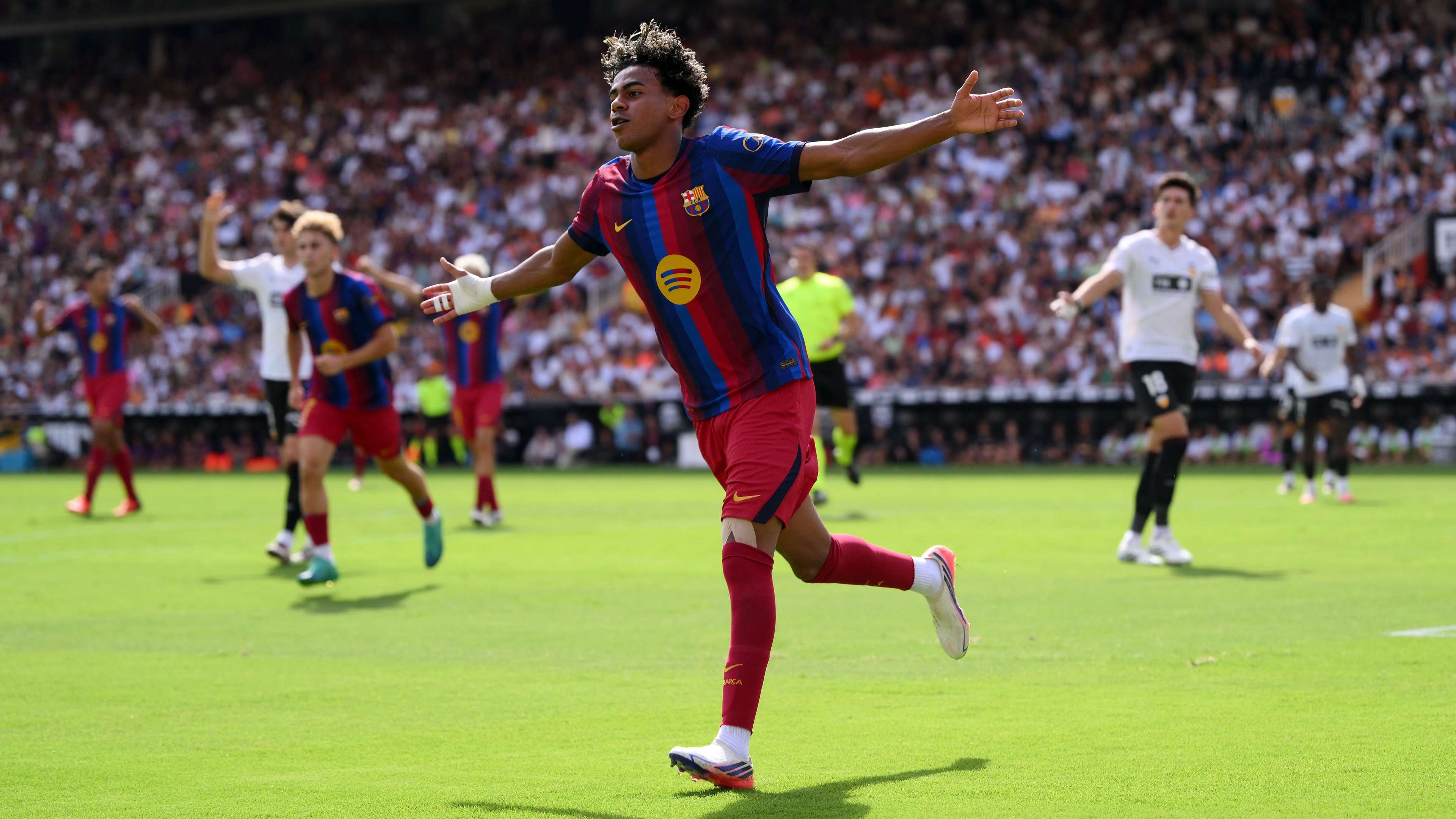 Video: Lamine Yamal ignites the Ballon d'Or race with a world-class goal at Mestalla  