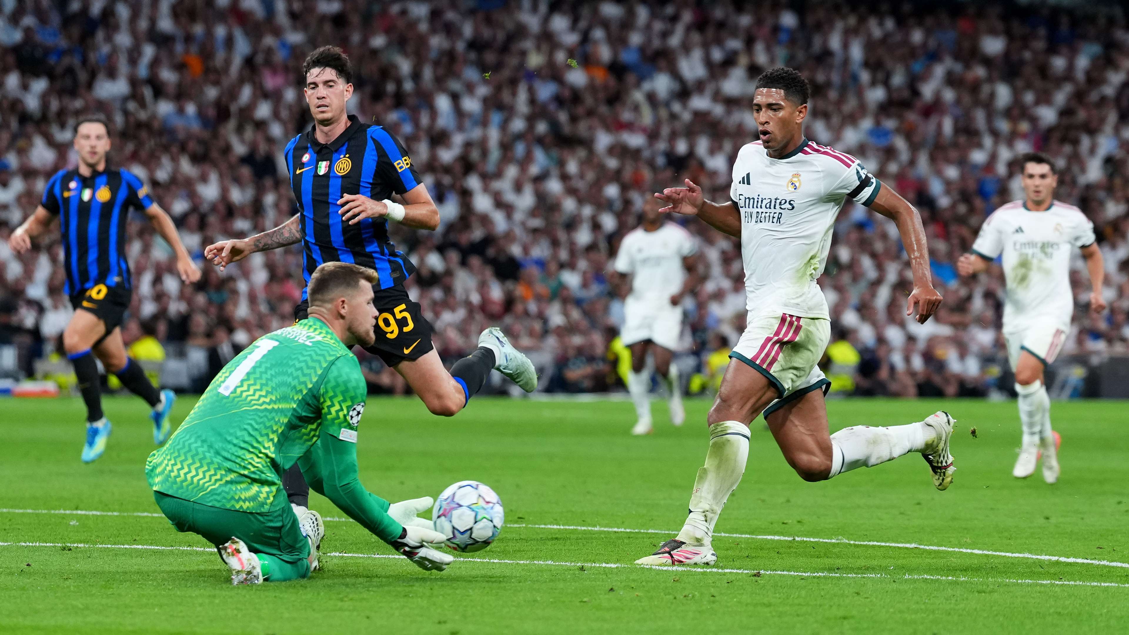 📽️ | Martinez suffers nightmare Champions League howler against Madrid  