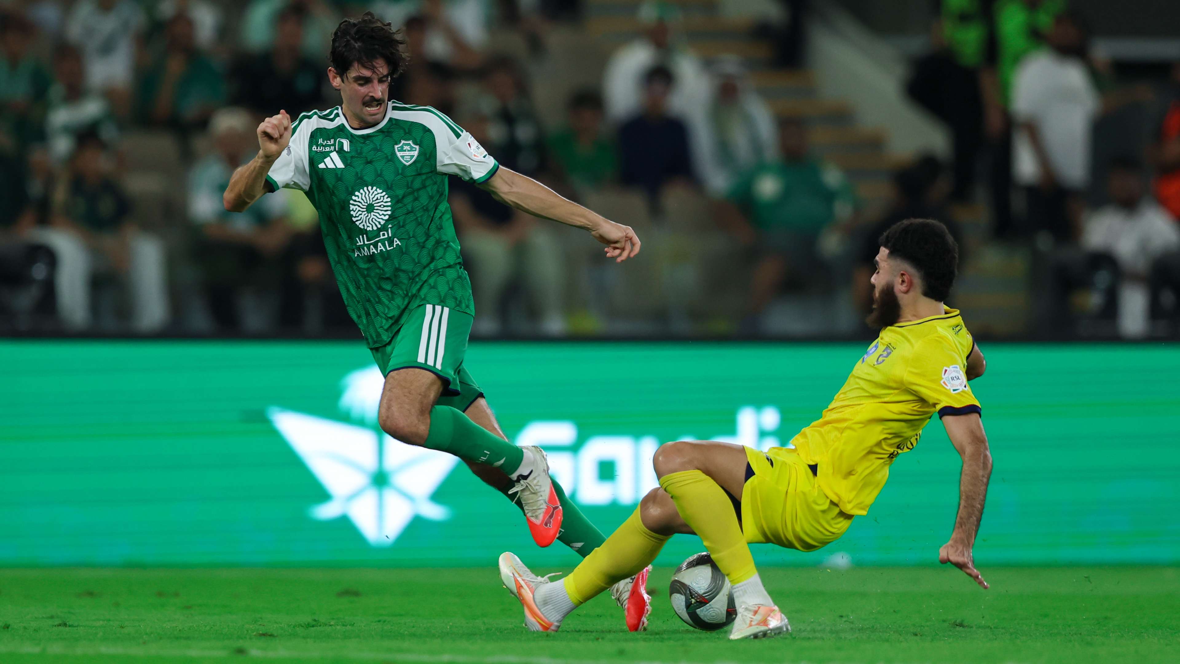 Al-Hazm spoils a historic record for Al-Ahli  