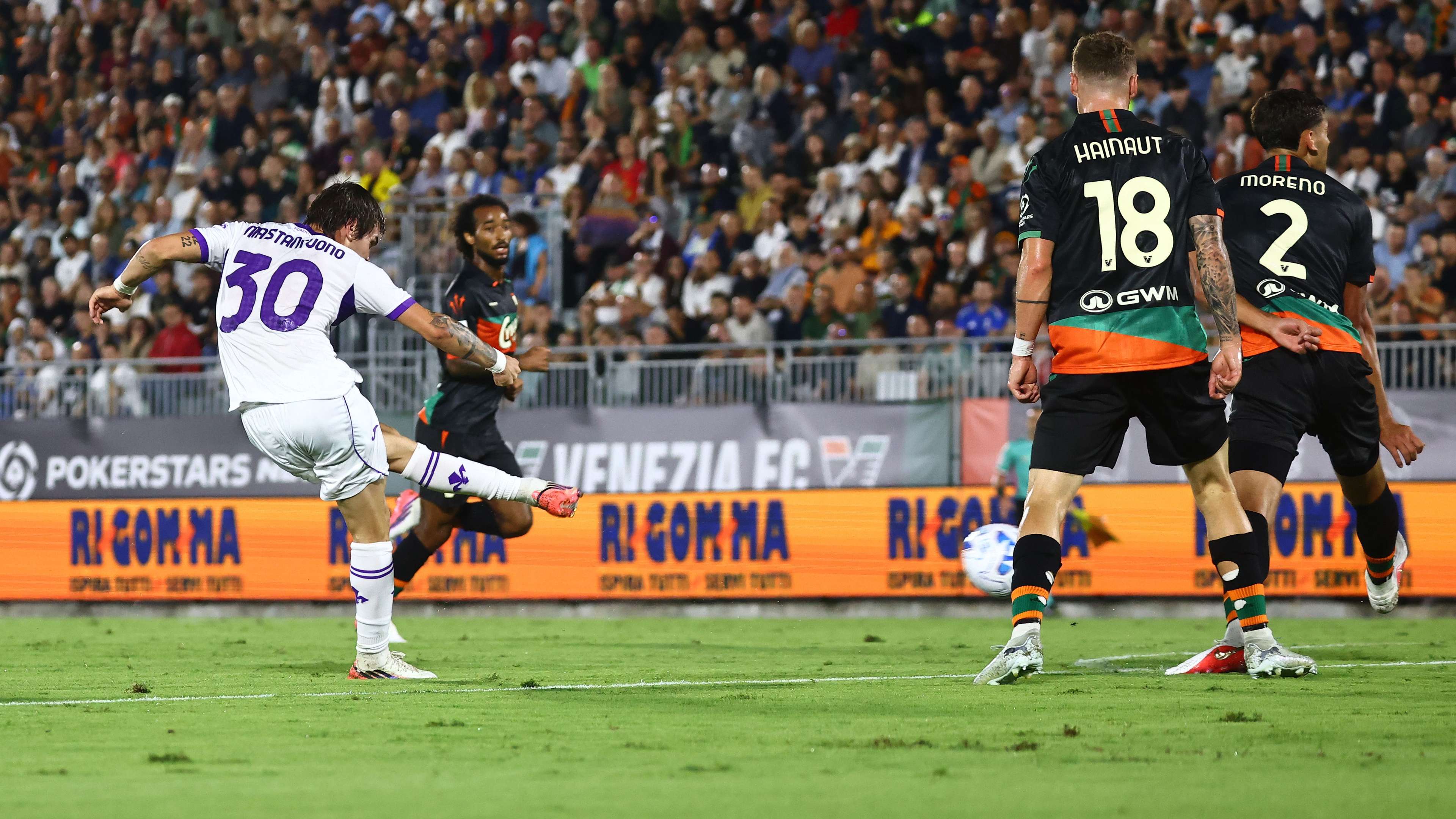 Video: after 3 silent matches, Mastantuono finally erupts in a Fiorentina shirt  