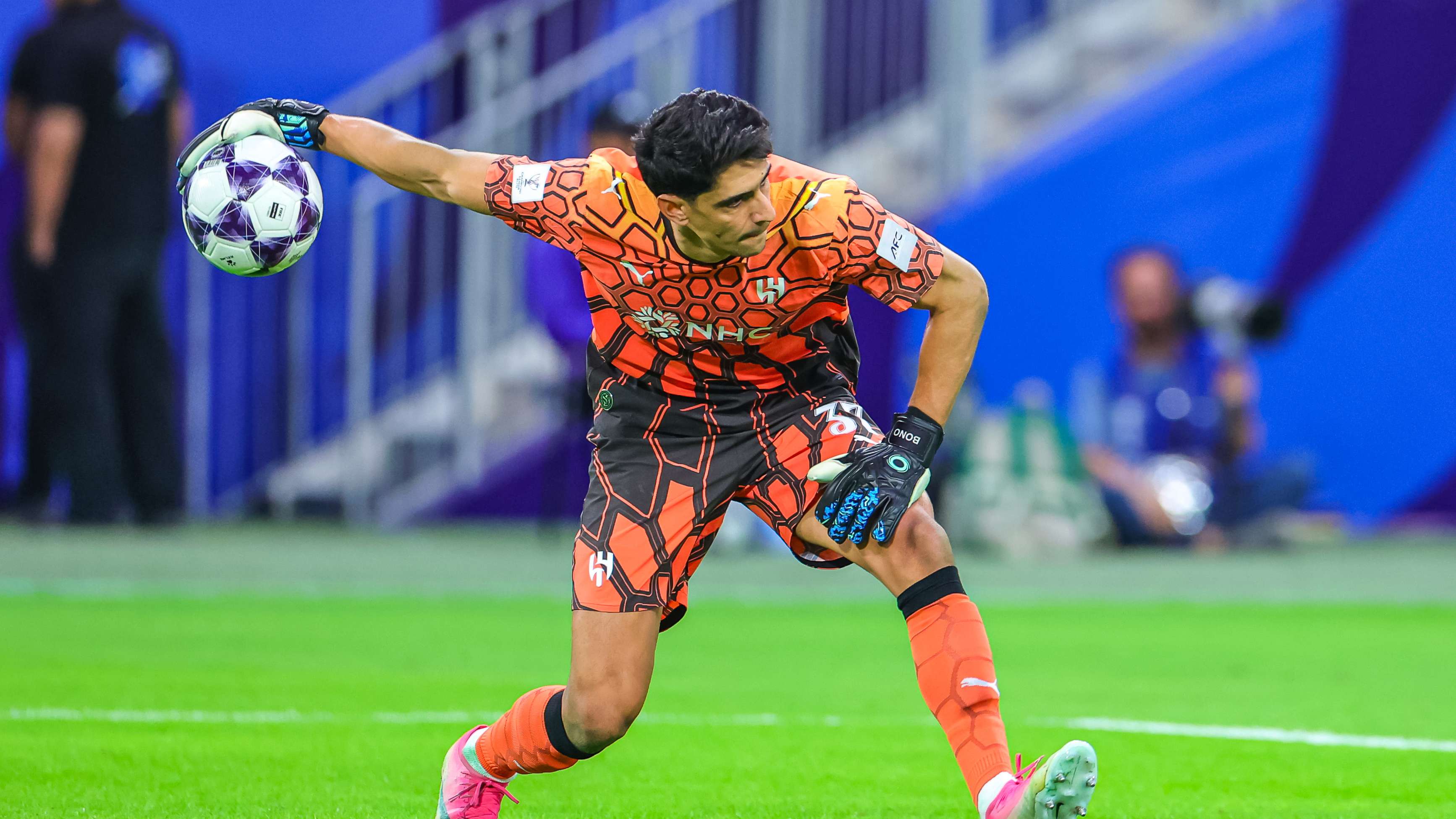 Despite Bono's excellence: the Roshn League awards the best goalkeeper prize to a different keeper  