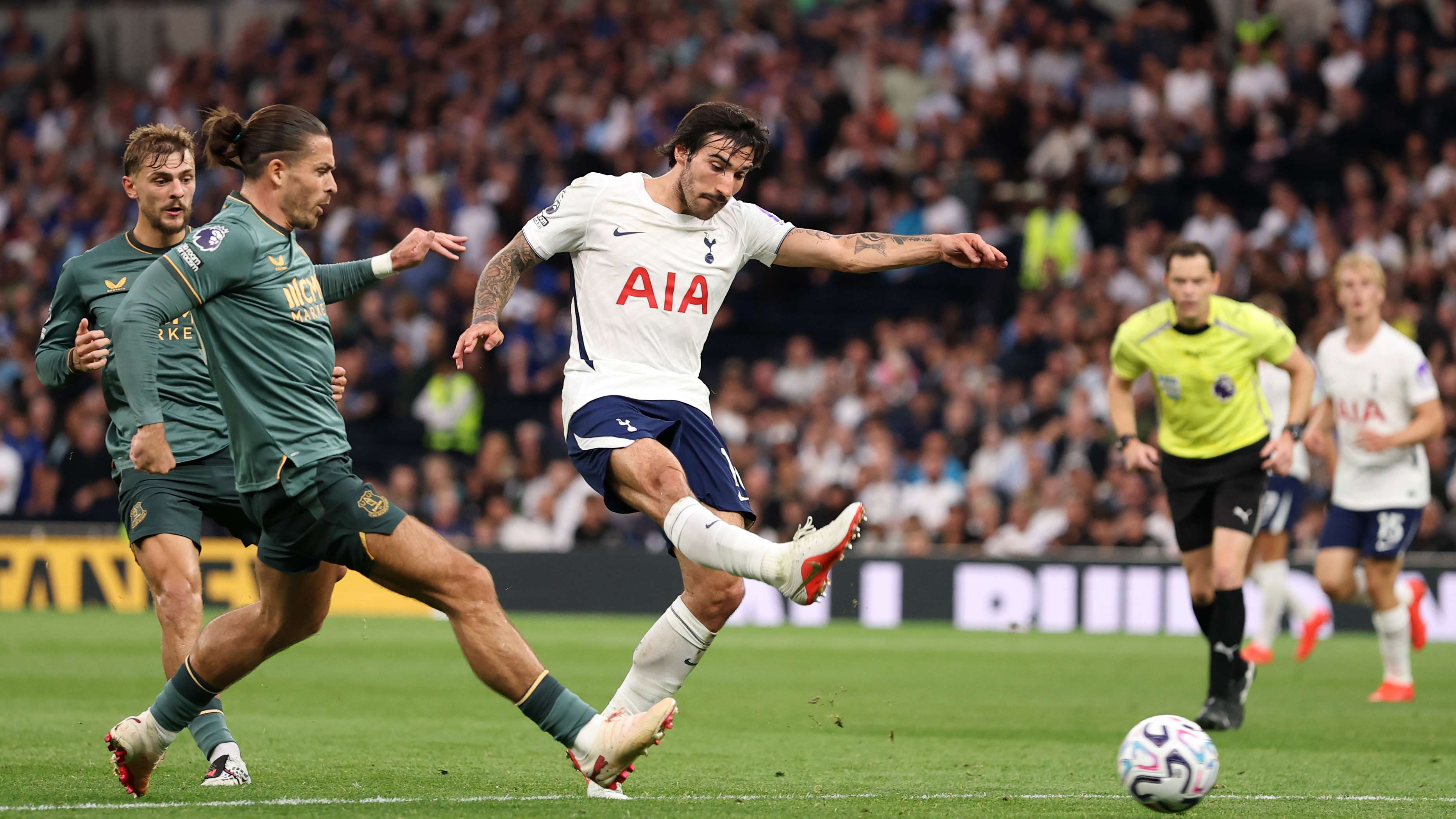 After the disastrous start: a famous pizza restaurant mocks Tottenham  
