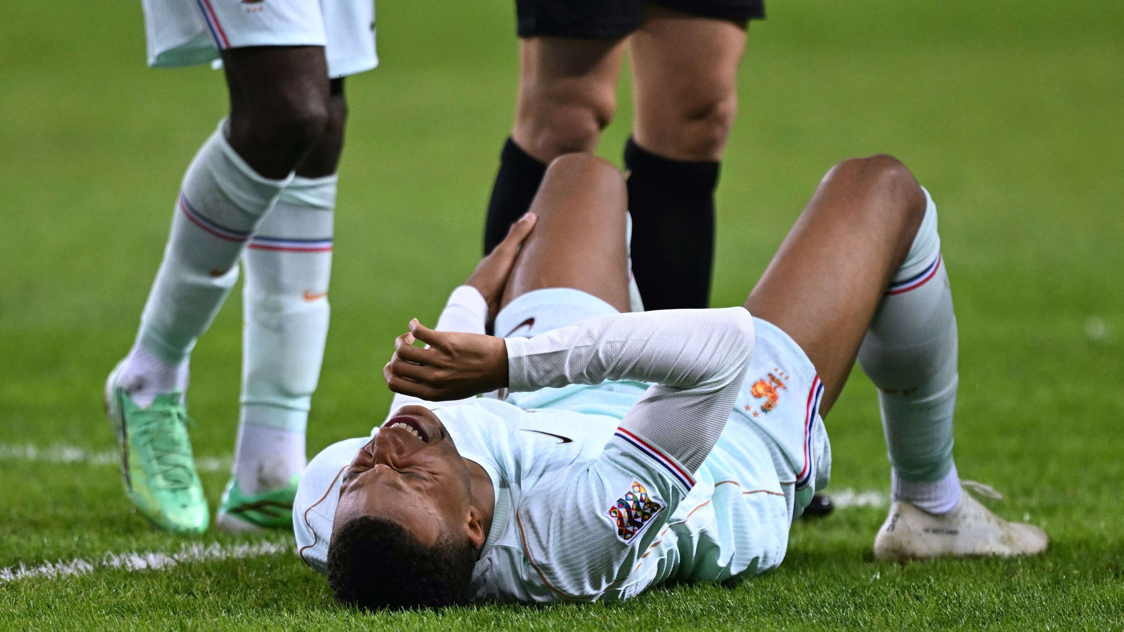 Mbappe withdraws from France squad with knee injury  